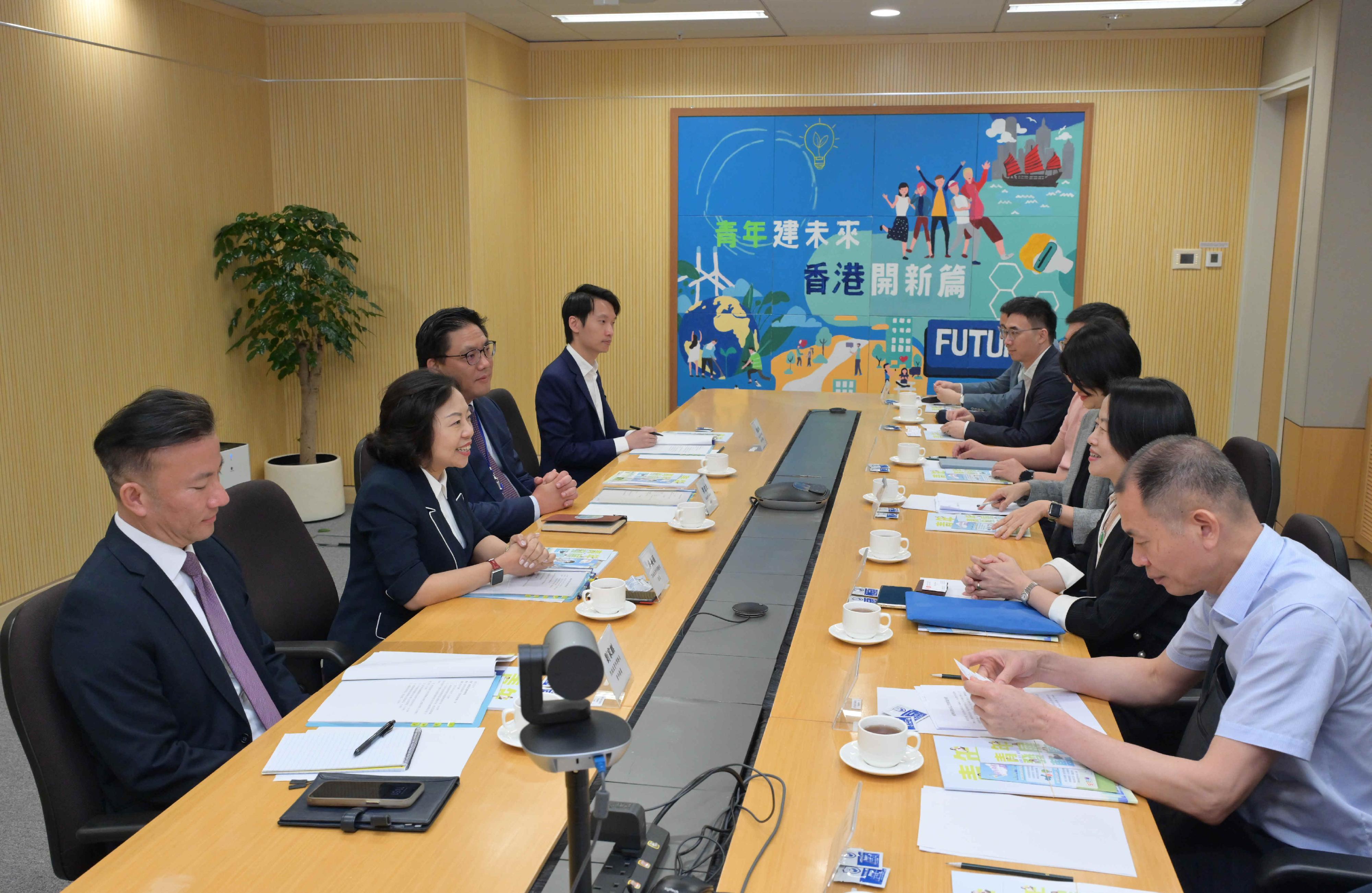 The Secretary for Home and Youth Affairs, Miss Alice Mak (second left), today (May 22) met with a delegation led by Deputy District Mayor of Nansha District of Guangzhou Municipality Ms Liu Xiaotung (second right) to exchange views on promoting Hong Kong's youth integration into the country's overall development and youth exchanges between the Mainland and Hong Kong. The Under Secretary for Home and Youth Affairs, Mr Clarence Leung (third left), and the Commissioner for Youth, Mr Wallace Lau (first left), also join the meeting.
