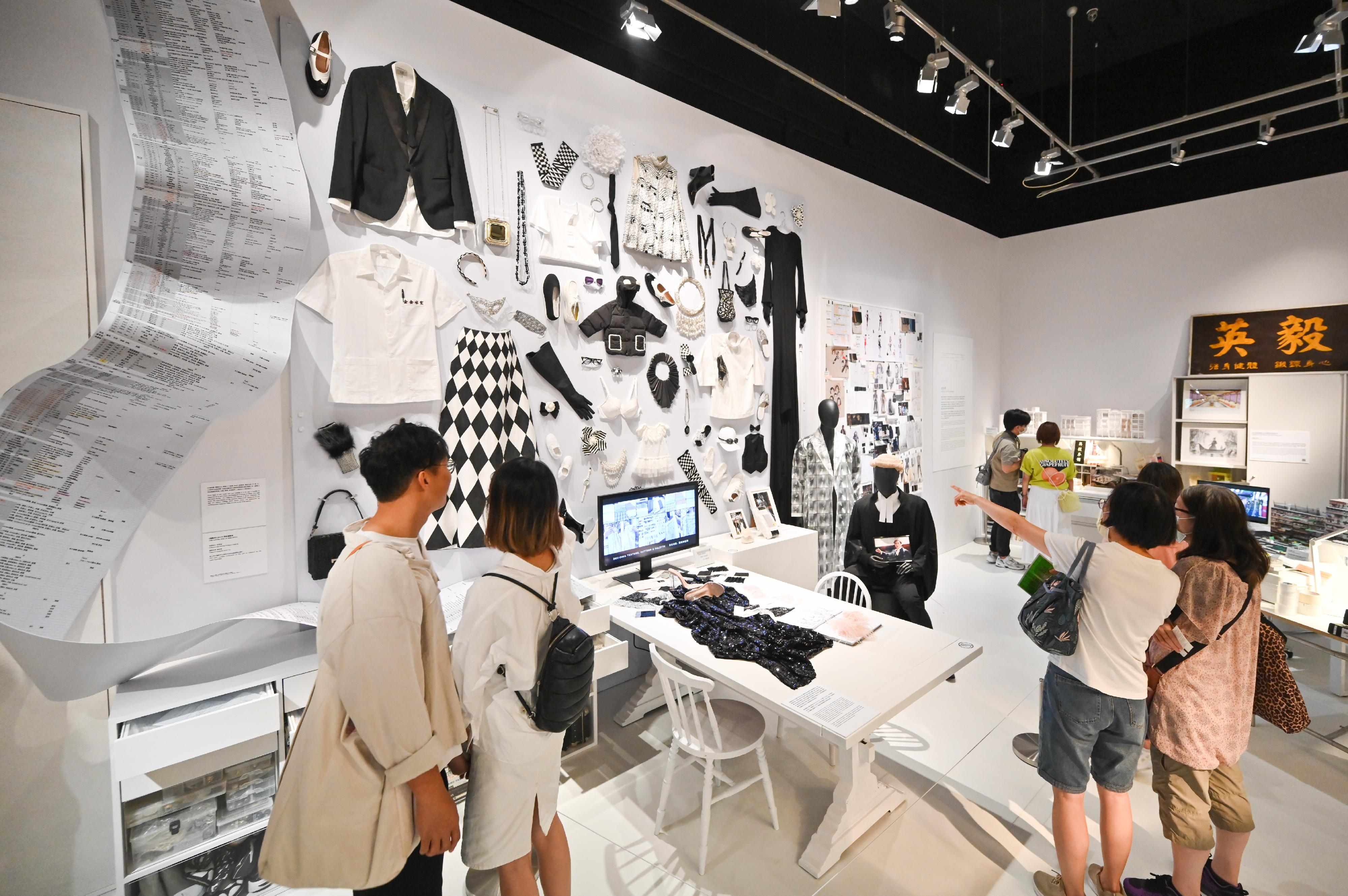 To tie in with the first Hong Kong Pop Culture Festival, presented by the Leisure and Cultural Services Department, the Hong Kong Heritage Museum is currently staging the "Out of Thin Air: Hong Kong Film Arts & Costumes Exhibition". Photo shows visitors inside the exhibition.