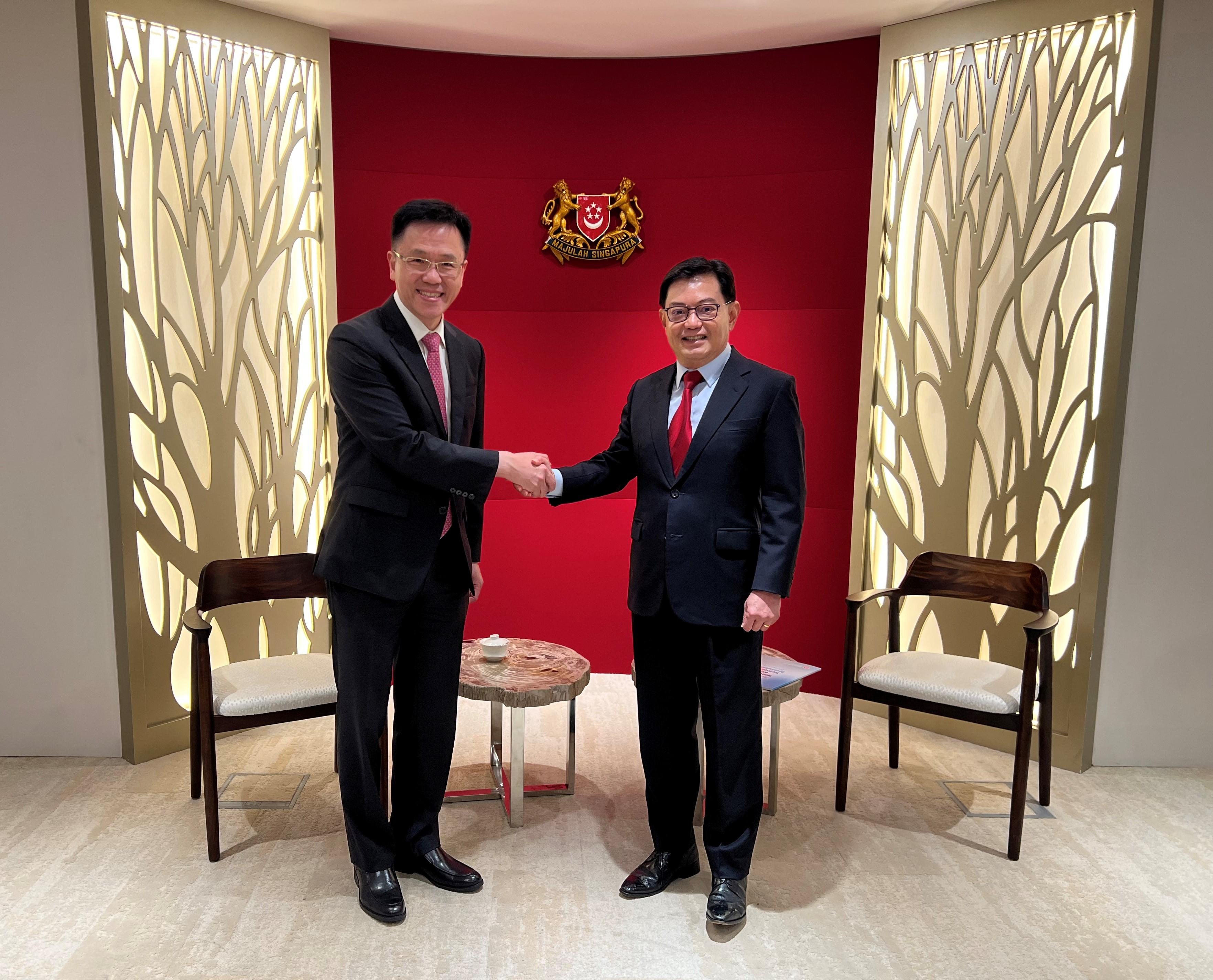 The Secretary for Innovation, Technology and Industry, Professor Sun Dong (left), pays a courtesy call on the Deputy Prime Minister and Coordinating Minister for Economic Policies of Singapore, Mr Heng Swee Keat (right), in Singapore today (May 23).