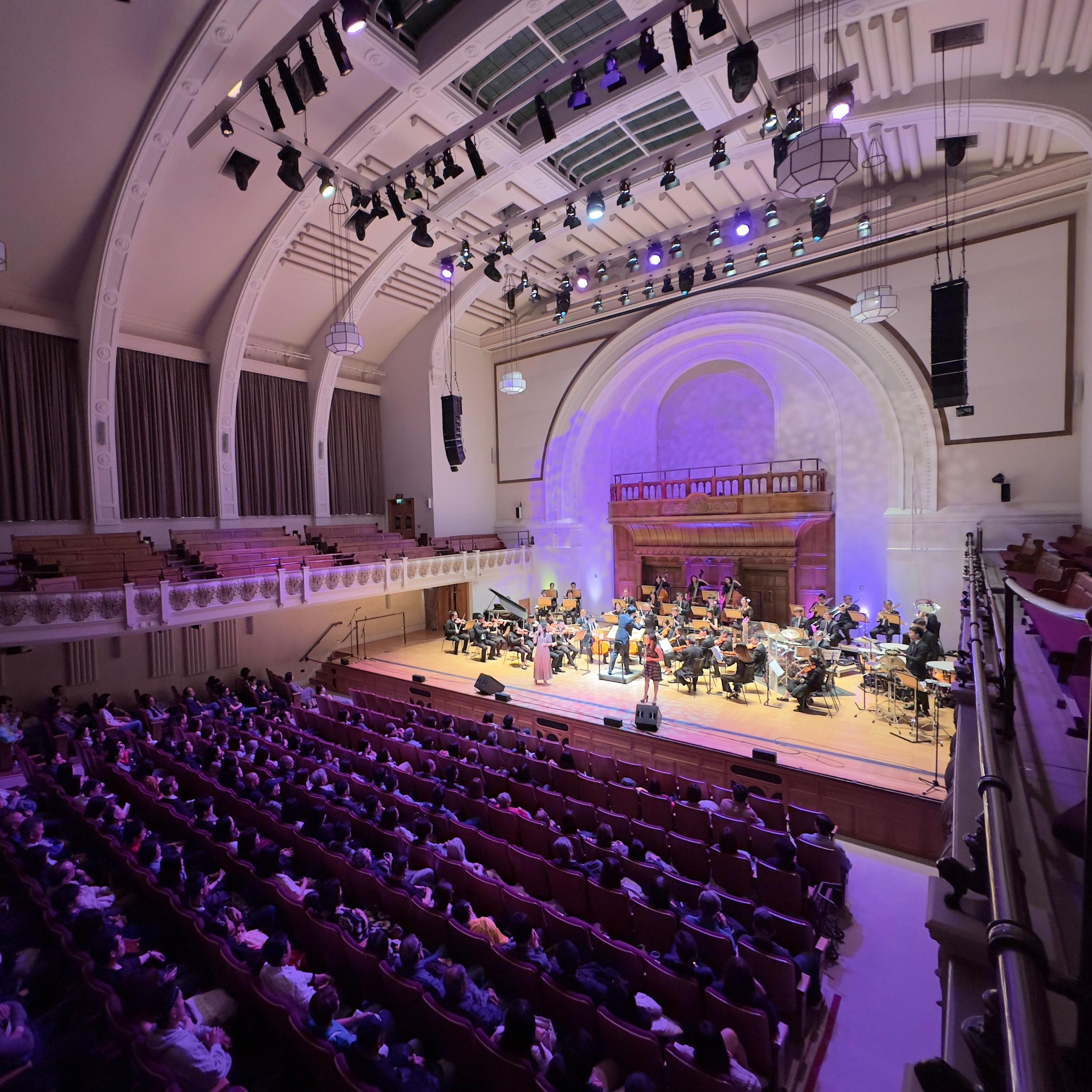 The Hong Kong Economic and Trade Office, London supported the concert staged by the Ponte London Orchestra at Cadogan Hall, London on May 21 (London time), showcasing a variety of theme music from Hong Kong movies across generations.