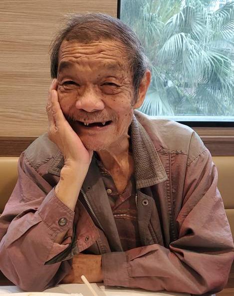 Leung Wa-shing, aged 82, is about 1.6 metres tall, 62 kilograms in weight and of thin build. He has a long face with yellow complexion and short white straight hair. He was last seen wearing a blue short-sleeved shirt, dark trousers and blue slippers.
