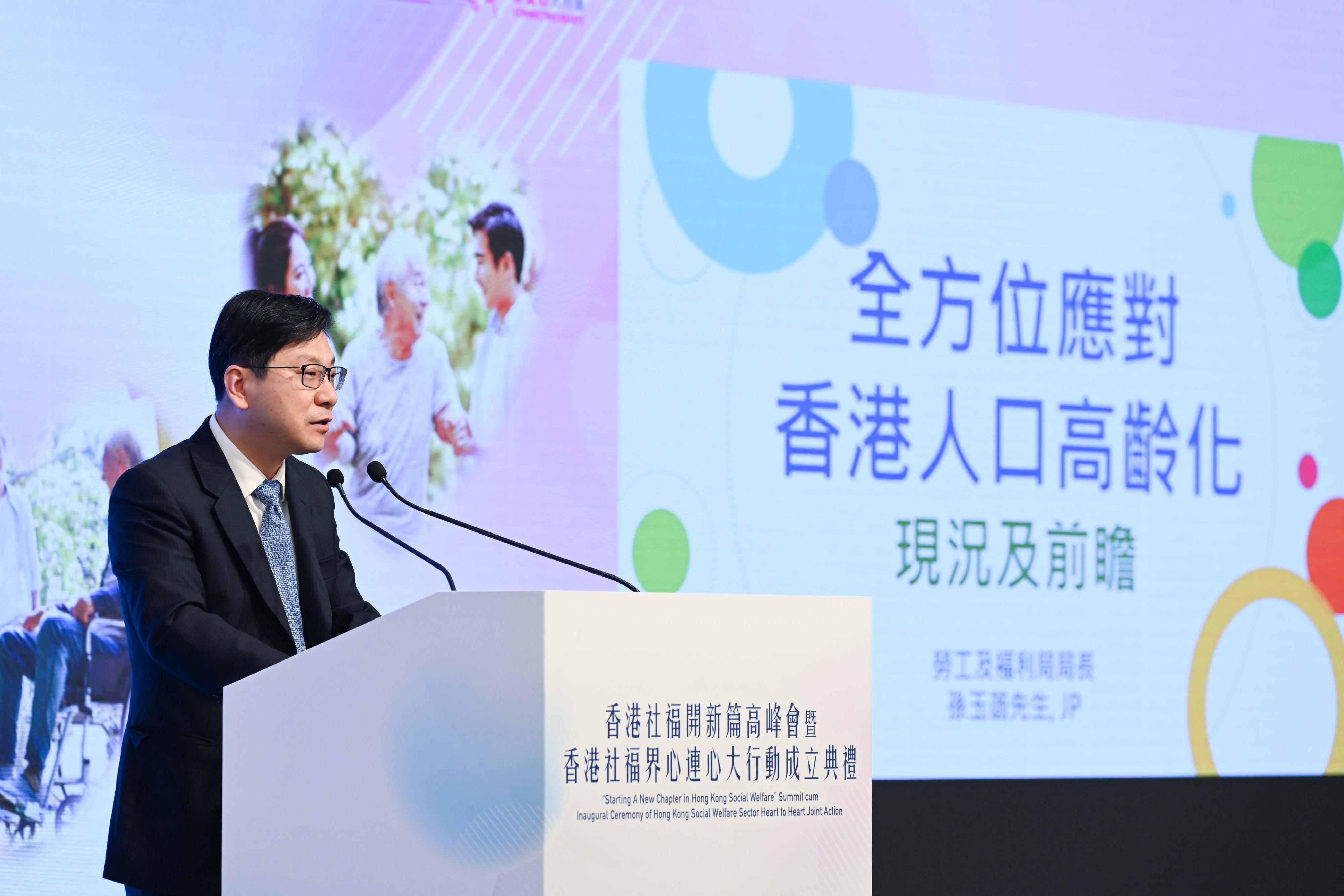 The Starting a New Chapter in Hong Kong Social Welfare Summit cum Inaugural Ceremony of Hong Kong Social Welfare Sector Heart to Heart Joint Action was held today (May 29). Photo shows the Secretary for Labour and Welfare, Mr Chris Sun, delivering a keynote speech at the Summit. 