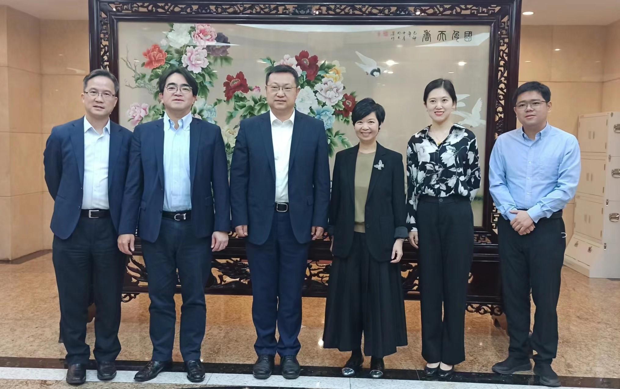The Secretary for Housing, Ms Winnie Ho, was on the third day of her visit to Beijing today (June 1) and called on the National Development and Reform Commission. Photo shows Ms Ho (third right) and the Deputy Director-General of the International Cooperation Department and Director General of International Affairs Department, Office of the Leading Group for Promoting the Belt and Road Initiative, Mr Pan Jiang (third left).