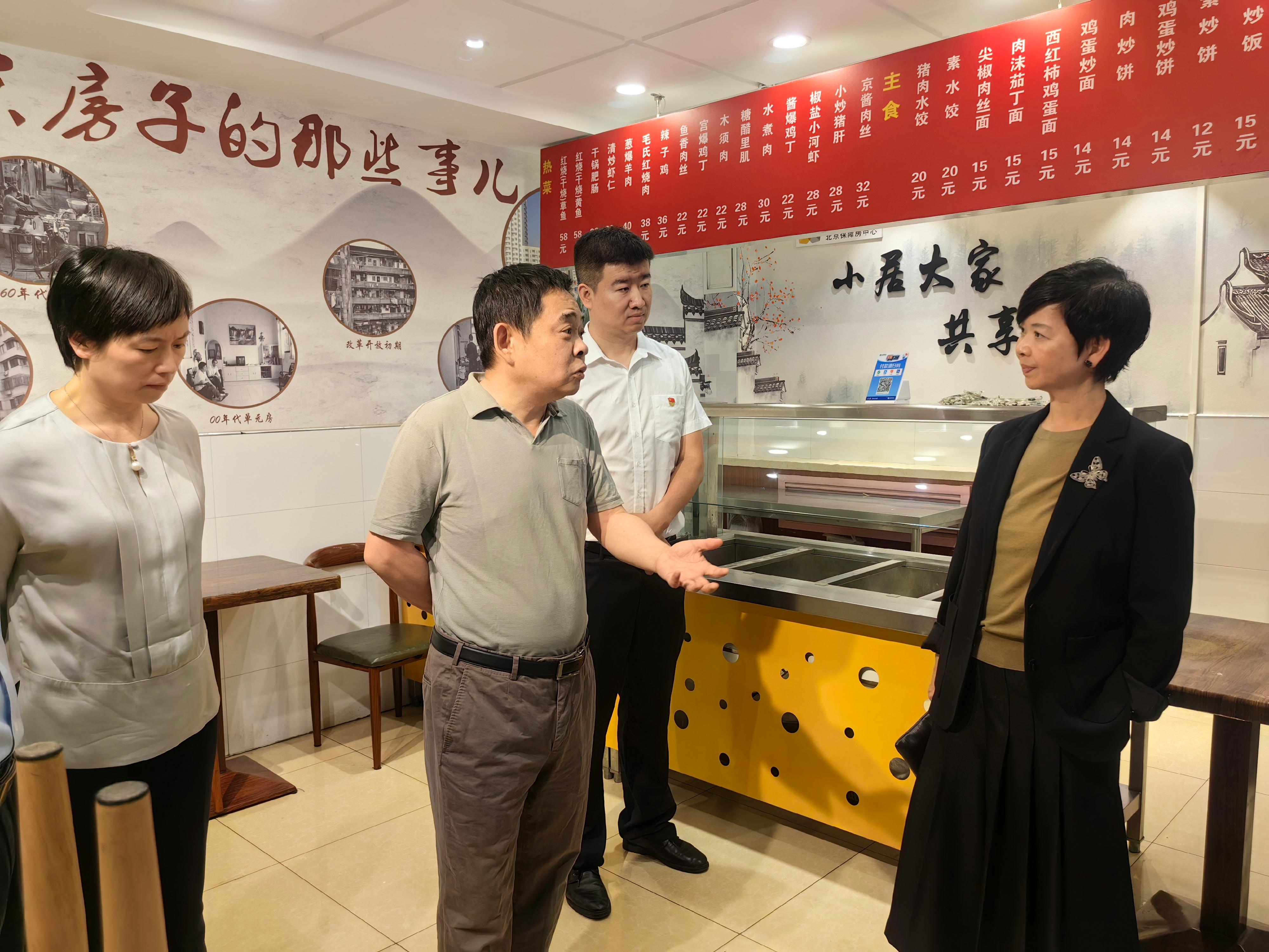 The Secretary for Housing, Ms Winnie Ho, was on the third day of her visit to Beijing today (June 1). Photo shows Ms Ho (first right) visiting indemnificatory housing projects developed by a state-owned enterprise, namely the Beijing Public Housing Center.