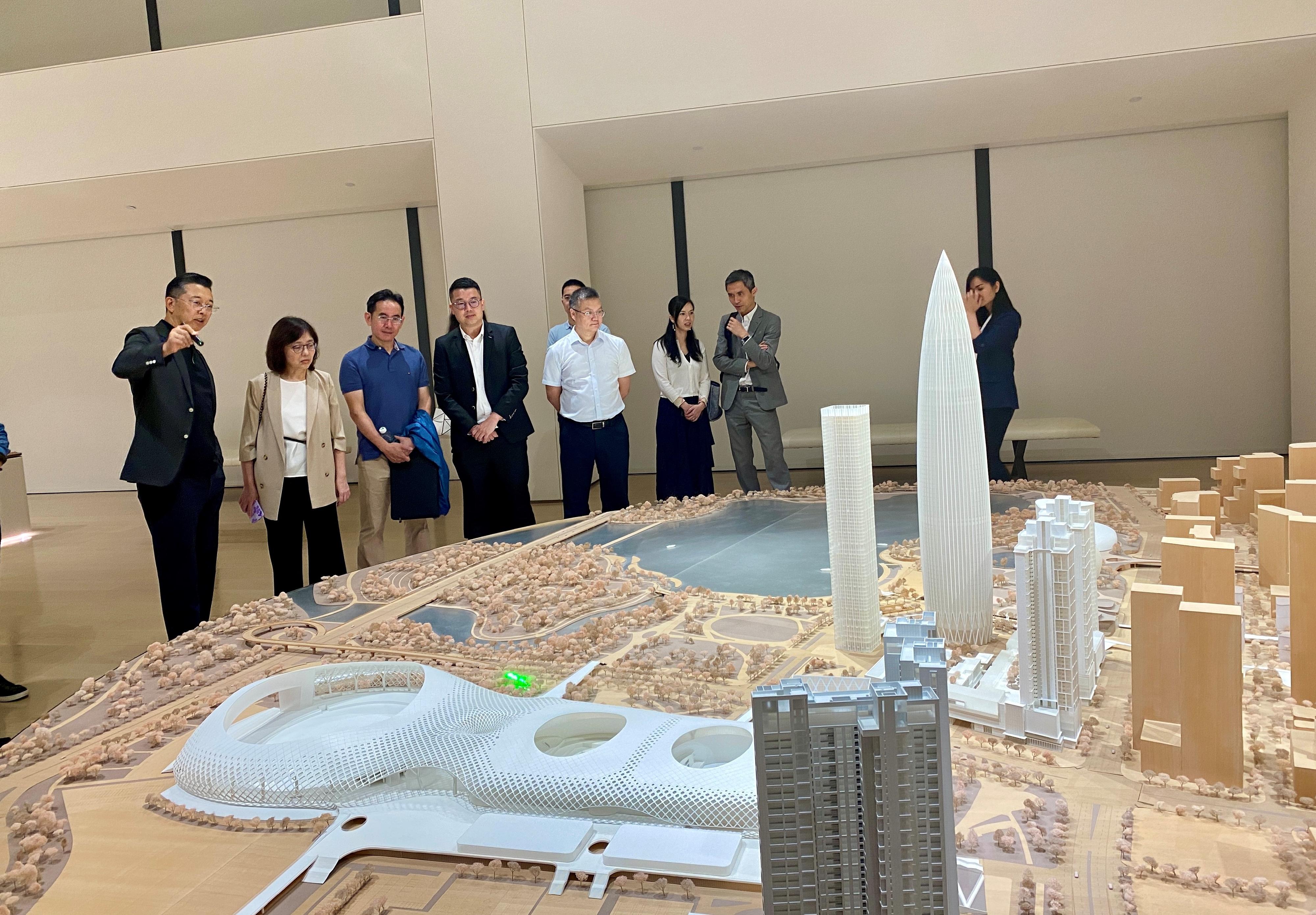 The Secretary for Development, Ms Bernadette Linn, today (June 1) visited Nanshan District in Shenzhen to inspect the development and implementation of local districts in the area. Photo shows Ms Linn (second left); the Under Secretary for Development, Mr David Lam (third left); and the Director of the Preparatory Office for Northern Metropolis, Mr Vic Yau (second right), being briefed by a representative of the developer while looking at a model showing the local district’s development.