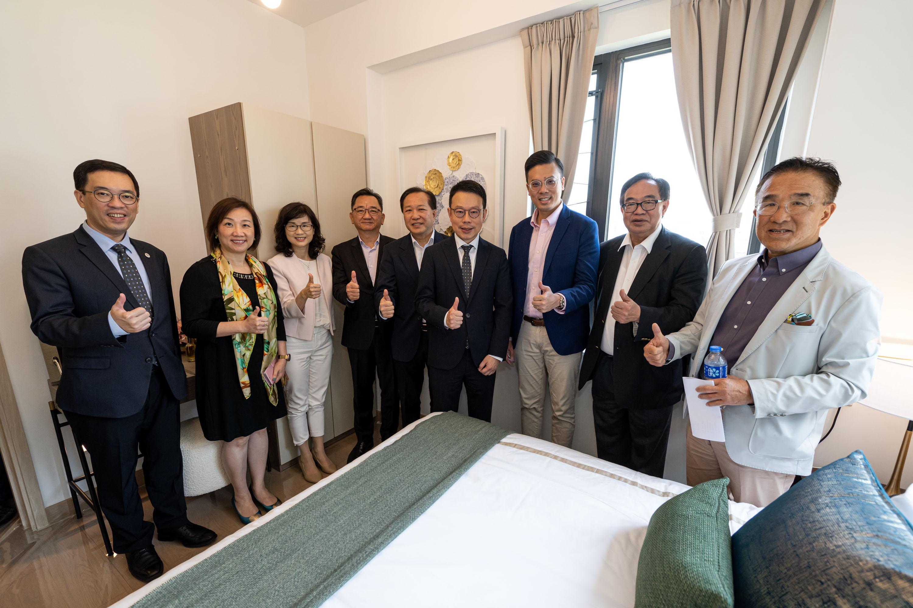 The Legislative Council (LegCo) Panel on Housing visited the Blissful Place of the Hong Kong Housing Society (HKHS) in Hung Hom today (June 2). Photo shows LegCo Members posing for a group photo with representatives of HKHS at a show flat.


