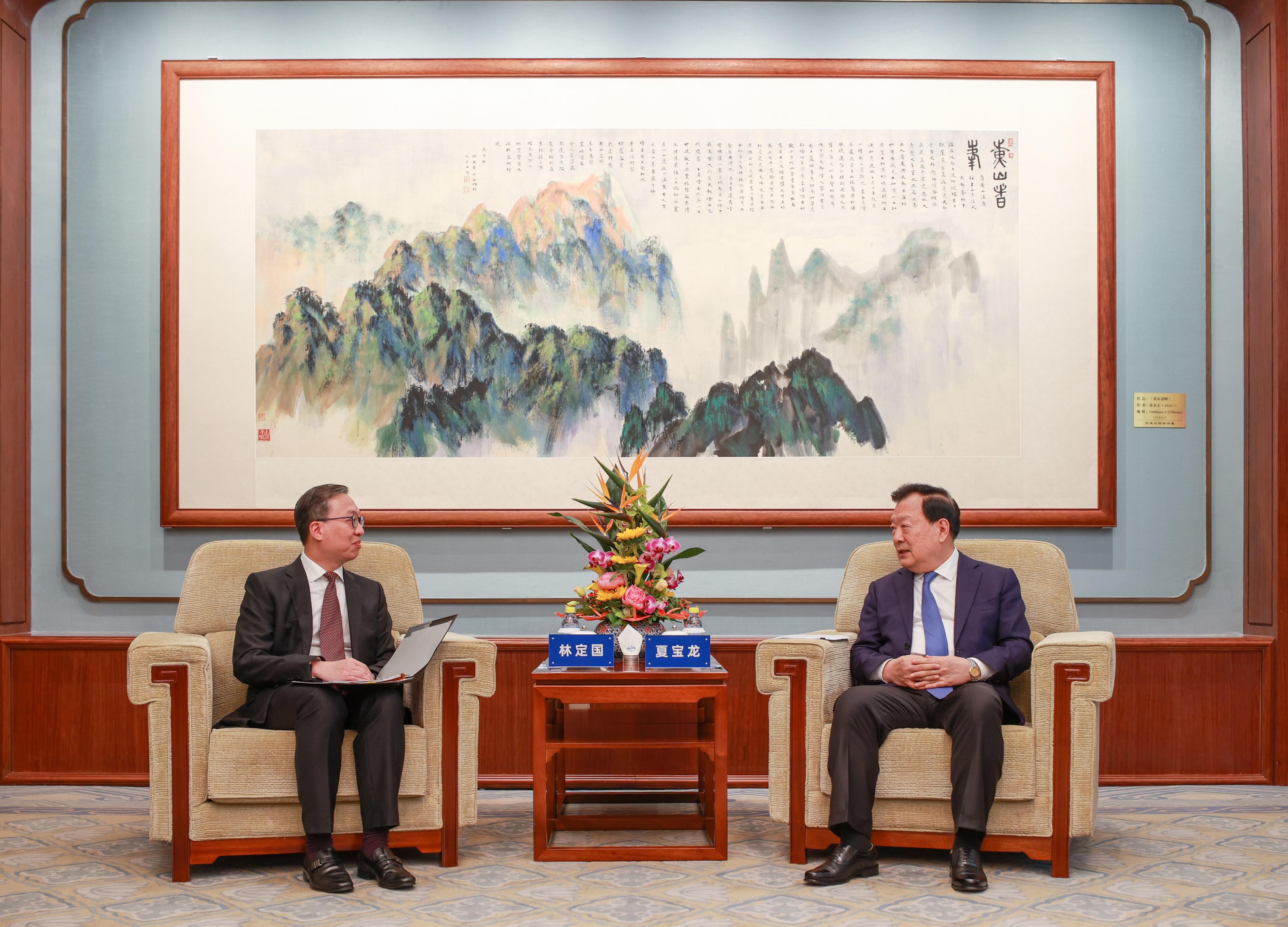 The Secretary for Justice, Mr Paul Lam, SC (left), calls on the Director of the Hong Kong and Macao Affairs Office of the State Council, Mr Xia Baolong (right), in Beijing this morning (June 2). 