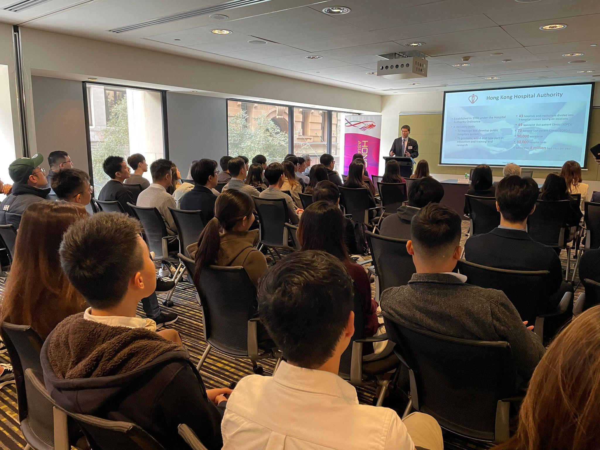 The Hospital Authority representatives participated in the recruitment event in Sydney of the Australia organised by the Hong Kong Special Administrative Region Government today (June 3), and promoted the latest pathway for working in Hong Kong, registration arrangements and specialist training arrangements to medical students and medical practitioners from Australia for practicing in Hong Kong.