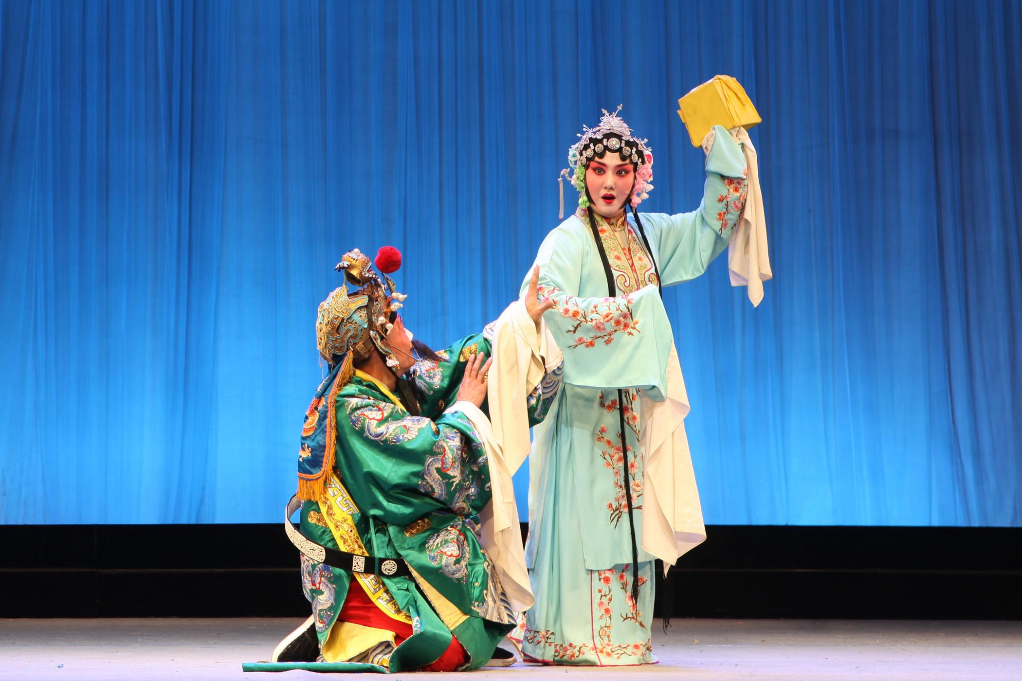 The Wuhan Han Opera Theatre, upon the invitation of the Leisure and Cultural Services Department, will make its debut at this year's Chinese Opera Festival in July. Photo shows a scene from "Admonition by Suicide".