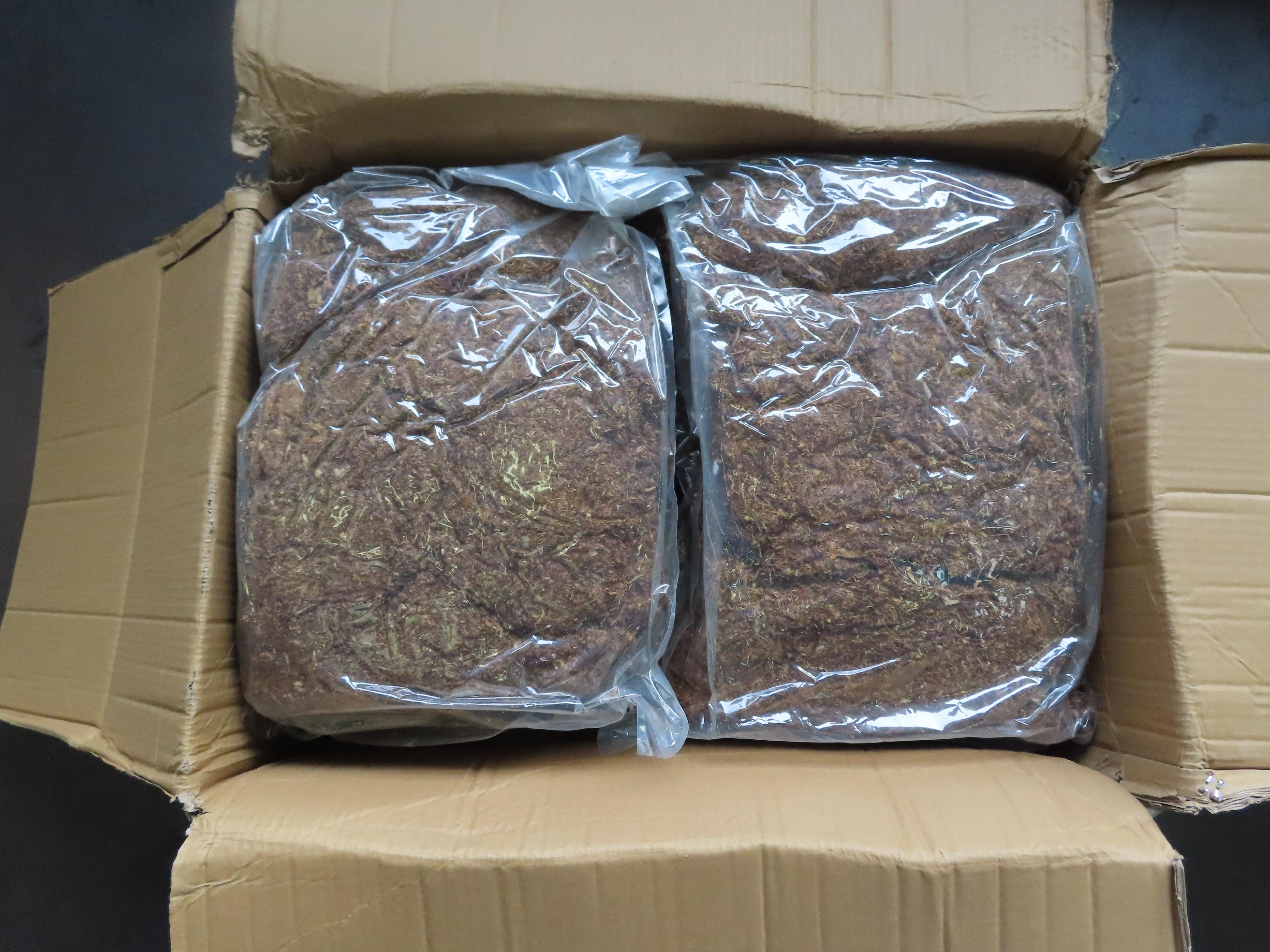 Hong Kong Customs detected two suspected smuggling cases at the Kwai Chung Customhouse Cargo Examination Compound on June 2 and yesterday (June 5). A total of about 11.6 tonnes of suspected duty-not-paid manufactured tobacco, with an estimated market value of over $52 million and a duty potential of about $35 million, were seized. Photo shows some suspected duty-not-paid manufactured tobacco packed in transparent plastic bags found by Customs officers in the first case.