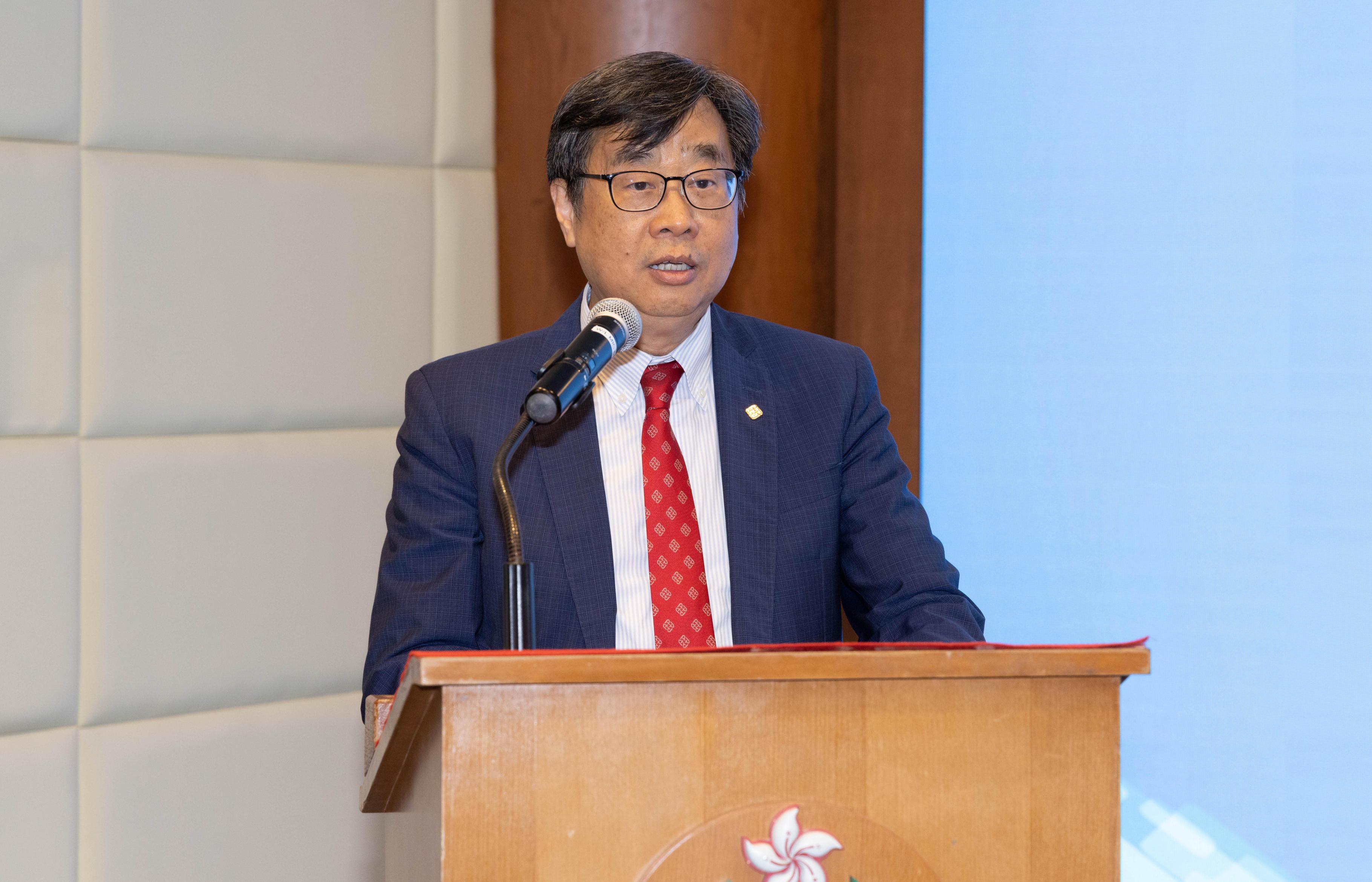 The Fire Services Department and the Hong Kong Polytechnic University (PolyU) signed a Memorandum of Understanding today (June 7). Photo shows the Dean of the Faculty of Health and Social Sciences of PolyU, Professor David Shum, speaking at the signing ceremony.