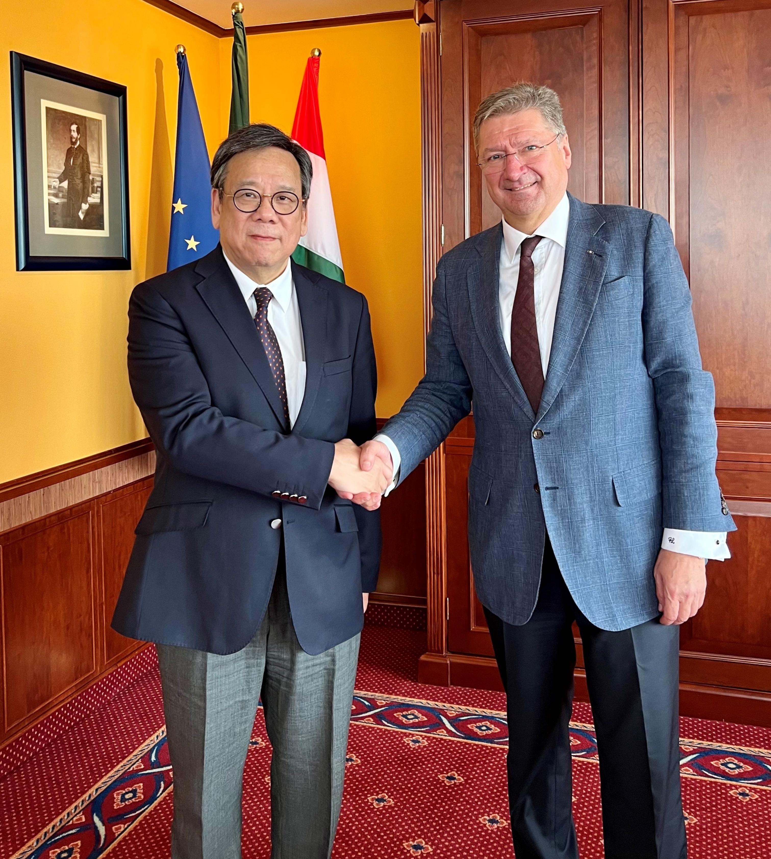 The Secretary for Commerce and Economic Development, Mr Algernon Yau (left), meets with the President of the Hungarian Chamber of Commerce and Industry, Mr László Parragh (right), in Budapest, Hungary, on June 8 (Budapest time) to exchange views on fostering closer economic and trade co-operation between the two places.