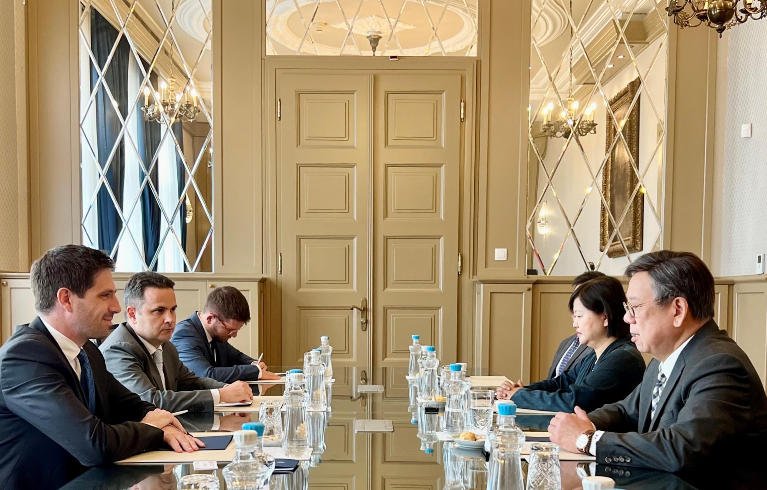 The Secretary for Commerce and Economic Development, Mr Algernon Yau (first right), meets with the Deputy Minister of Foreign Affairs and Trade of Hungary, Mr Levente Magyar (first left), in Budapest, Hungary, today (June 9, Budapest time) to learn more about Hungary's economic development.