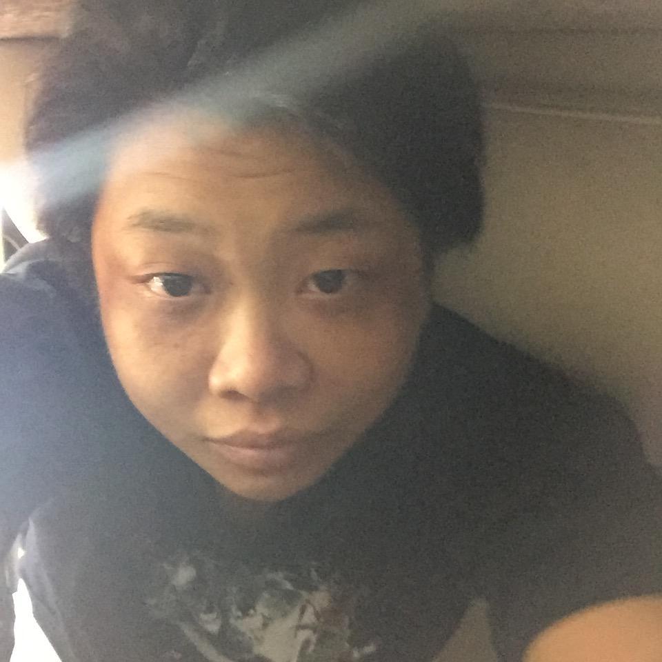 Ng Hei-ming, aged 45, is about 1.5 metres tall, 60 kilograms in weight and of fat build. She has a round face with yellow complexion and short black hair. She was last seen wearing a purple long-sleeved T-shirt, dark trousers, black sandals and carrying a black crossbody bag.