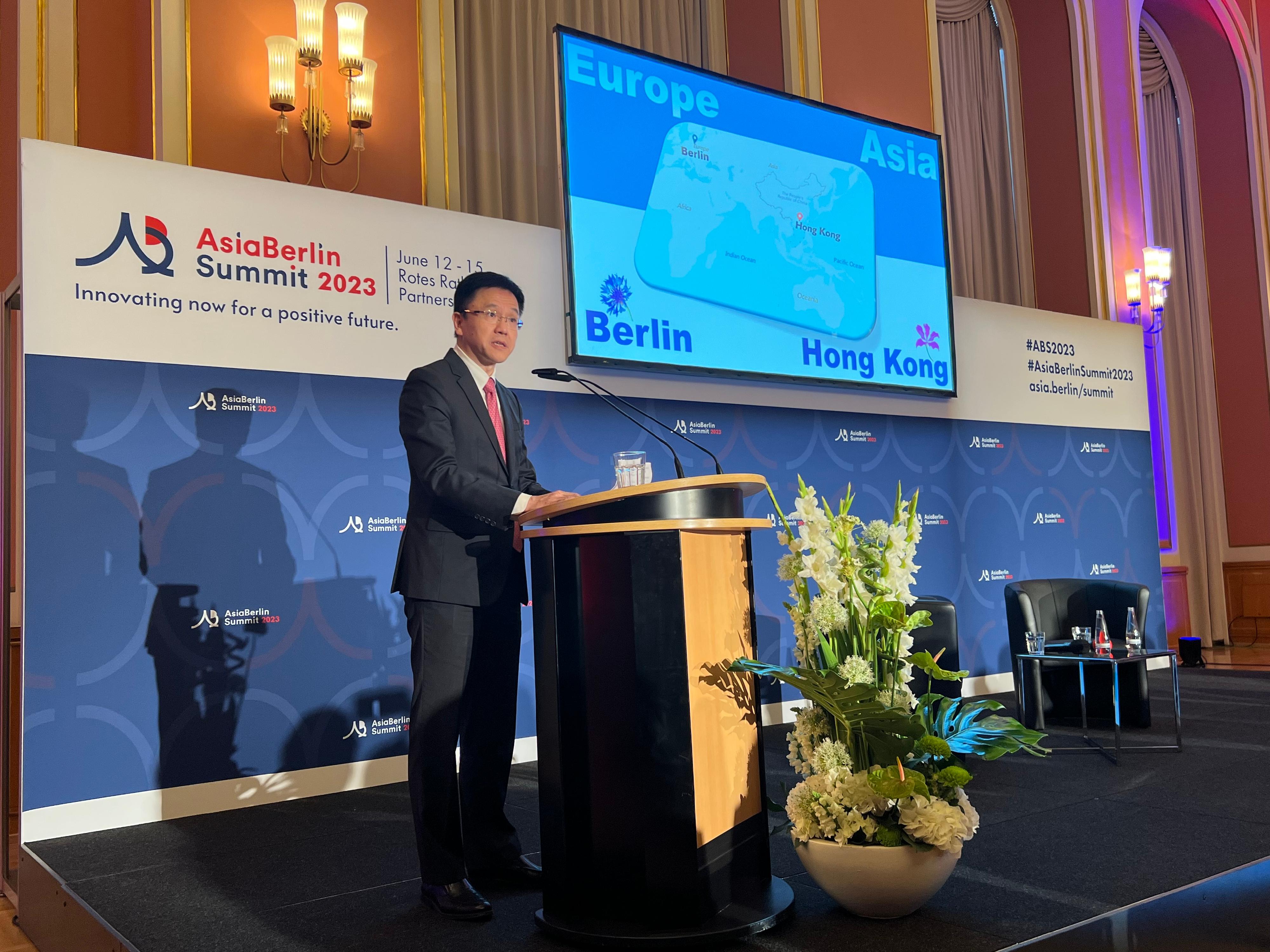 The Secretary for Innovation, Technology and Industry, Professor Sun Dong, yesterday (June 12, Berlin time) delivered a keynote speech on the HKSAR Government's strong commitment to perfecting the innovation and technology ecosystem and promoting industry development at the opening ceremony of the AsiaBerlin Summit 2023 in Berlin, Germany.
