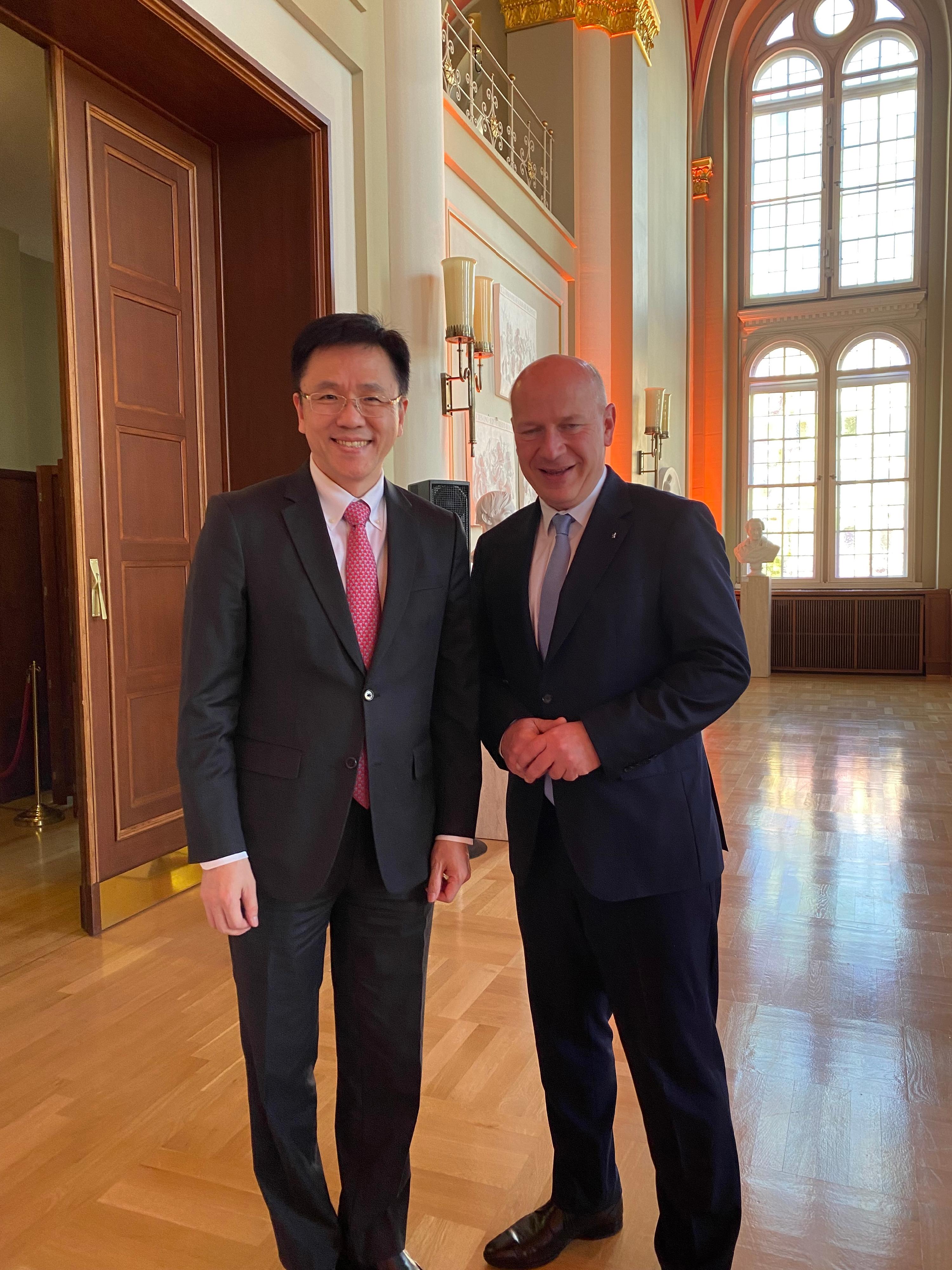 The Secretary for Innovation, Technology and Industry, Professor Sun Dong (left), met with the Governing Mayor of Berlin, Mr Kai Wegner, before the AsiaBerlin Summit’s opening ceremony yesterday (June 12, Berlin time).