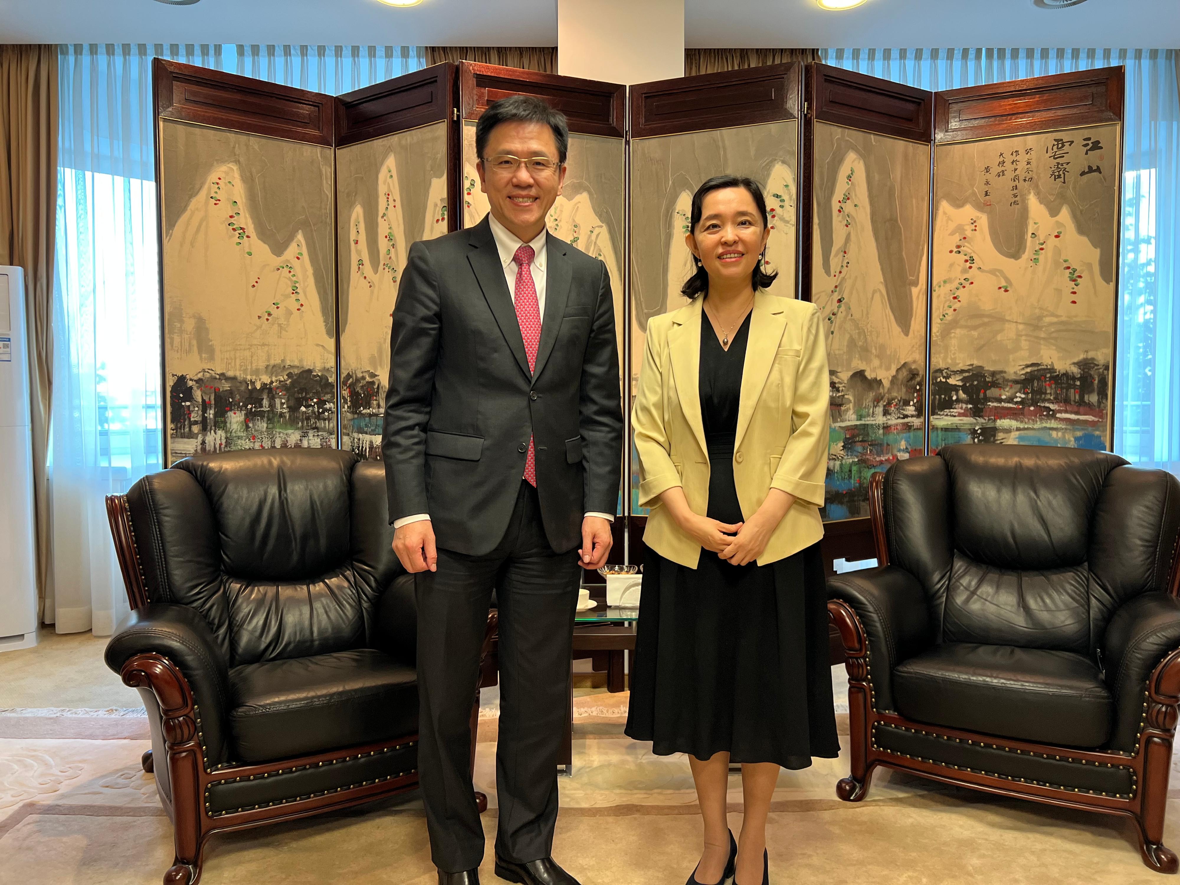The Secretary for Innovation, Technology and Industry, Professor Sun Dong (left), called on the Envoy of the Chinese Embassy in Germany, Ms Zeng Yingru, in Berlin, Germany today (June 12).
