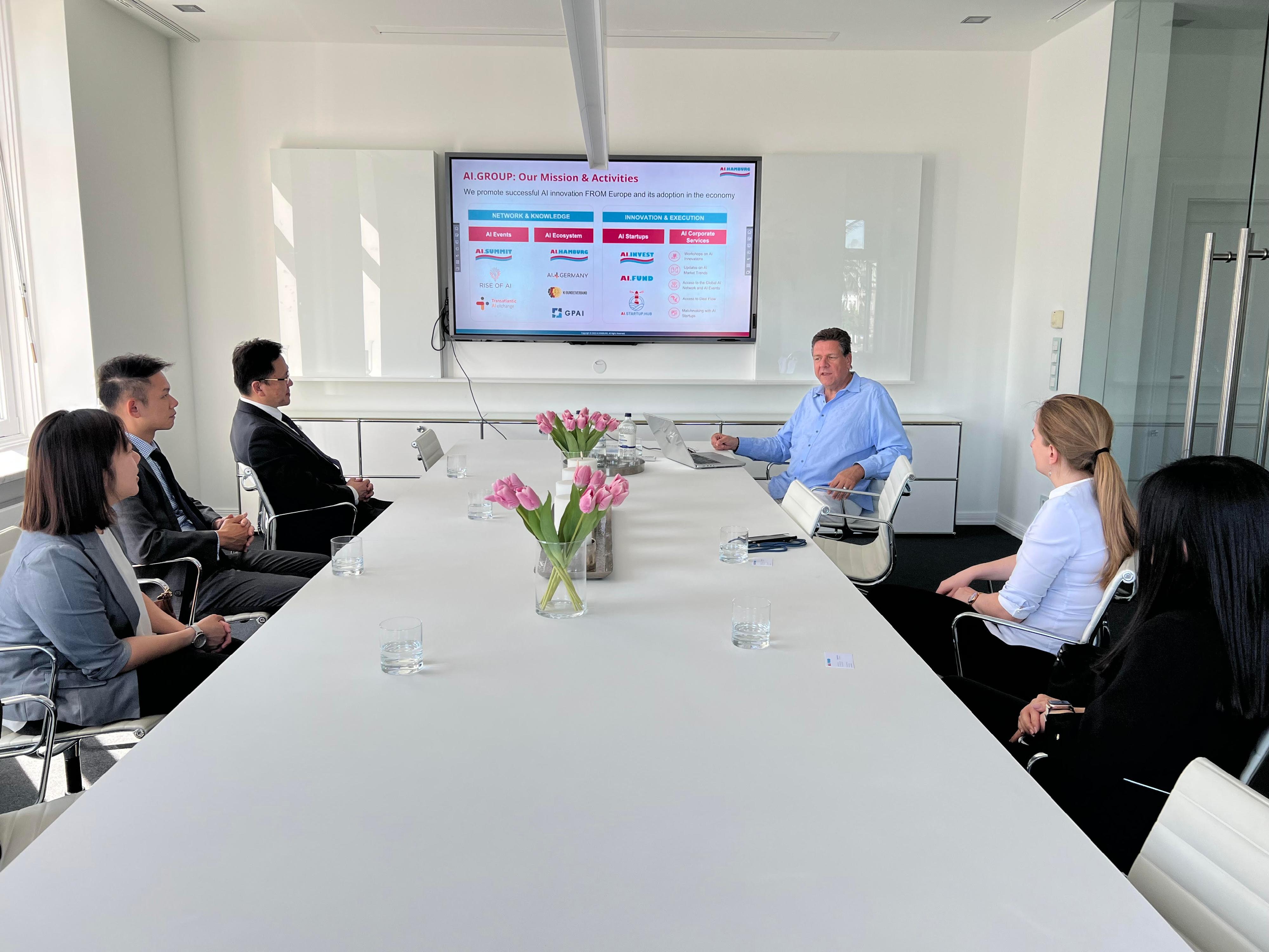 The Secretary for Innovation, Technology and Industry, Professor Sun Dong (third left), visited AI.Hamburg in Hamburg, Germany yesterday (June 13, Hamburg time) where he was briefed the group's work which promotes the widespread use of artificial intelligence (AI) and brings together leading initiatives in the field of AI to actively support local economy and society in the application of AI. 