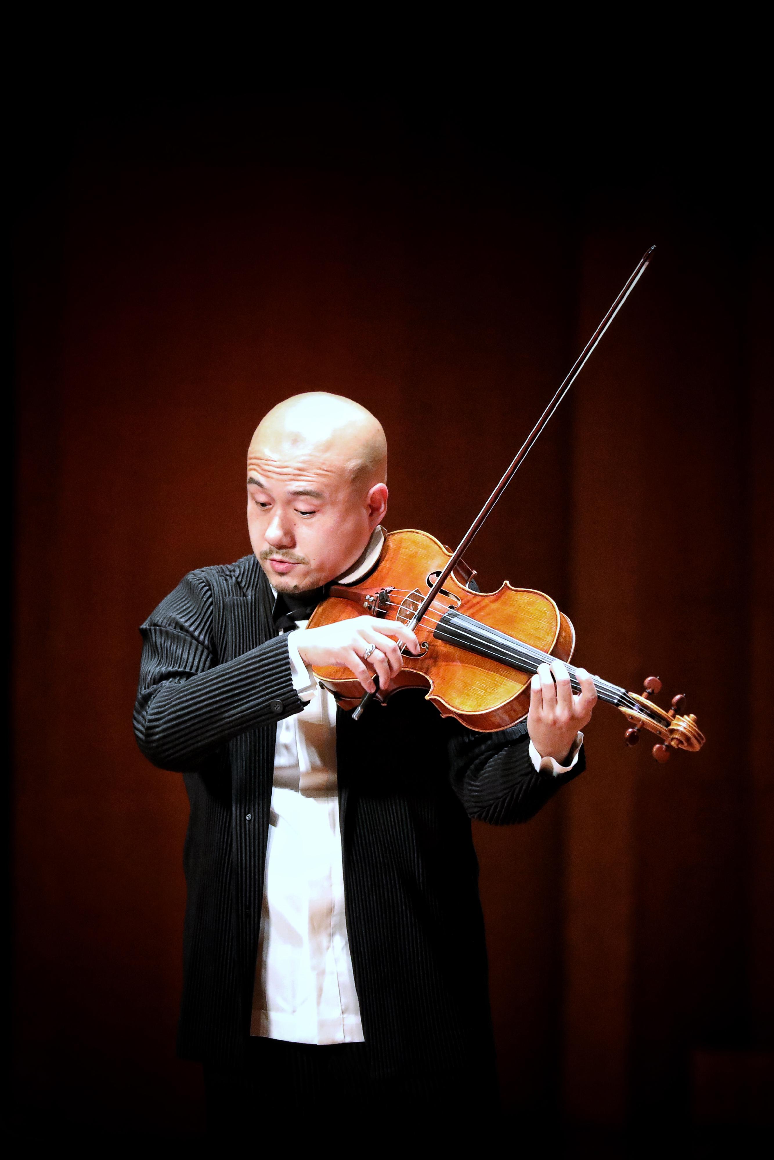 康乐及文化事务署七月三十一日举行「大会堂乐萃」系列：孙圉中提琴演奏会。图为中提琴家孙圉。