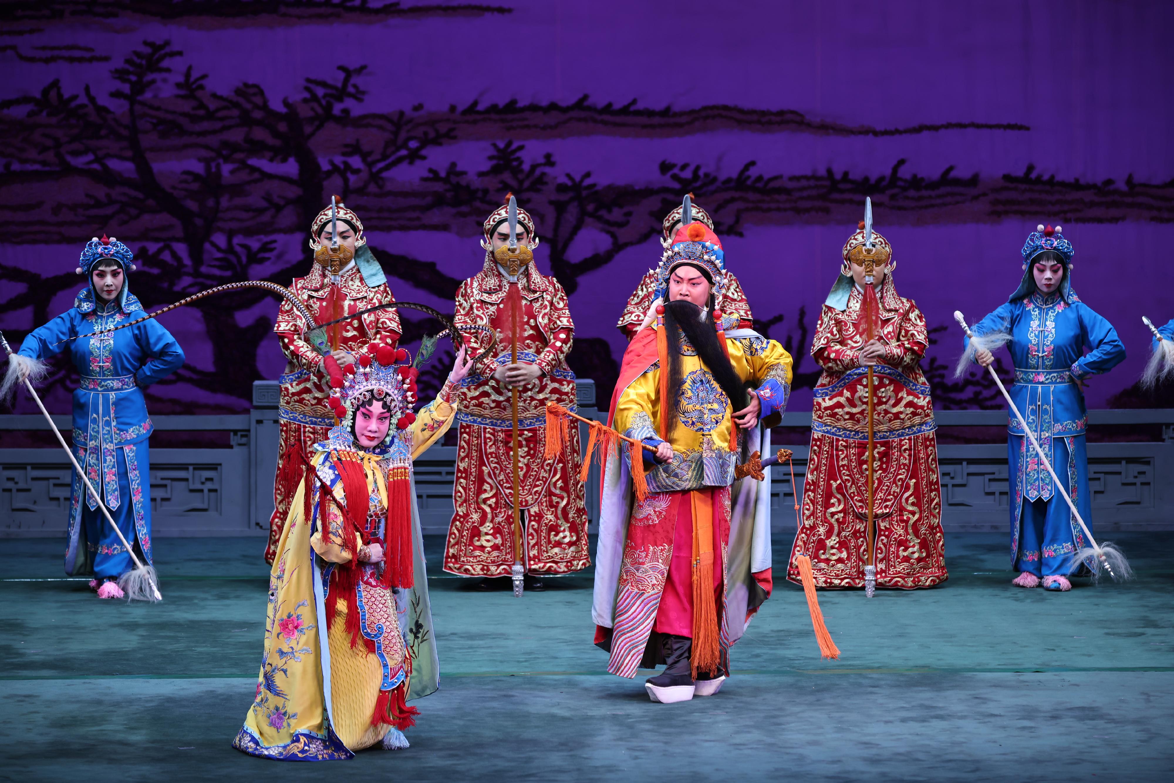 由康樂及文化事務署主辦的中國戲曲節（戲曲節）2023今日（六月十六日）在香港文化中心大劇院隆重開鑼。圖示北京京劇院於開幕節目上演《狀元媒》。