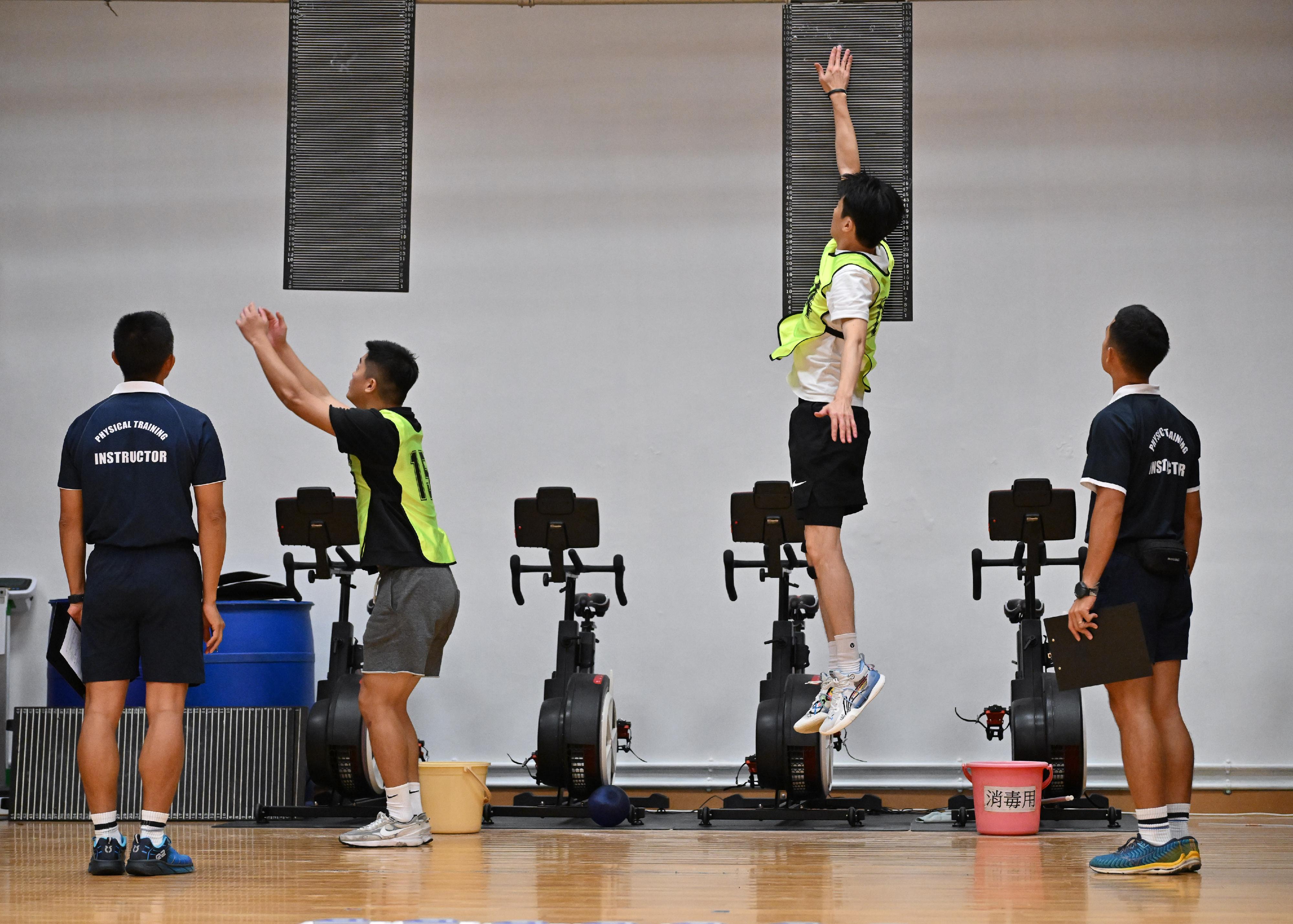 The Hong Kong Police Force today (June 18) organised the Police Recruitment Experience and Assessment Day at the Hong Kong Police College. Photo shows participants taking part in the vertical jump test during the physical fitness test workshop.