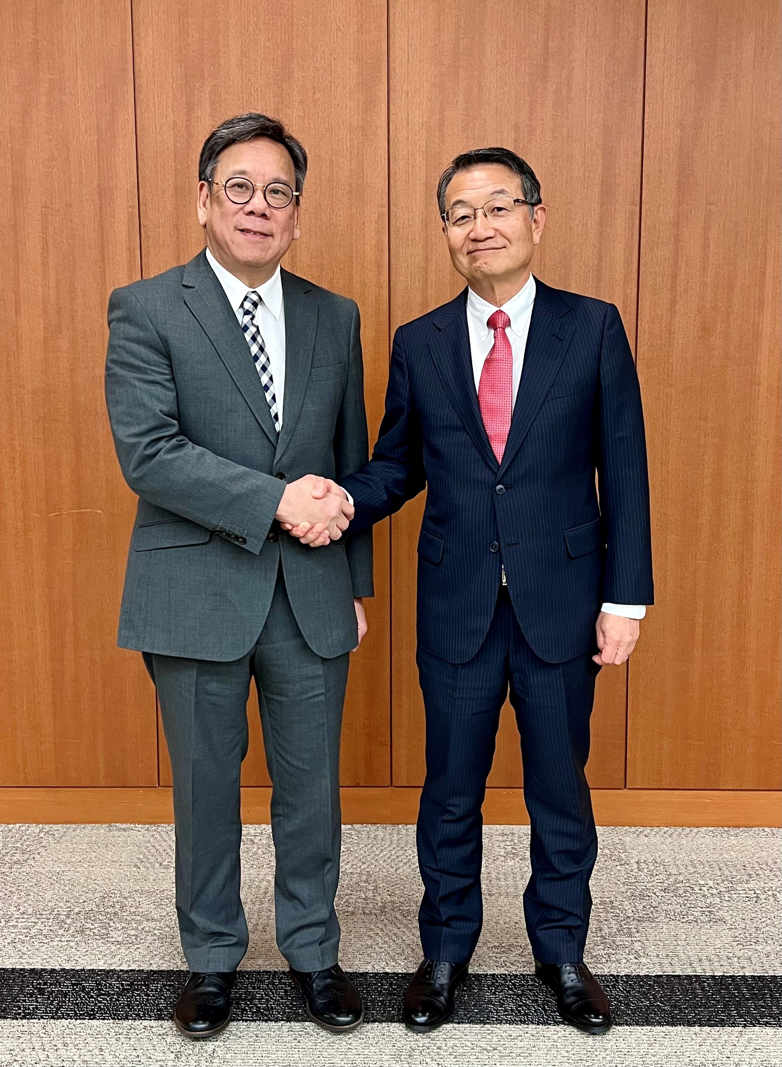 The Secretary for Commerce and Economic Development, Mr Algernon Yau, briefed Japanese enterprises on Hong Kong's business environment and advantages at a business roundtable with members of the Japan-Hong Kong Business Cooperation Committee organised by the Keidanren (Japan Business Federation) in Tokyo, Japan, today (June 19). Mr Yau (left) and the Chairman of the Japan-Hong Kong Business Cooperation Committee, Mr Junichiro Ikeda (right), are pictured before the meeting.