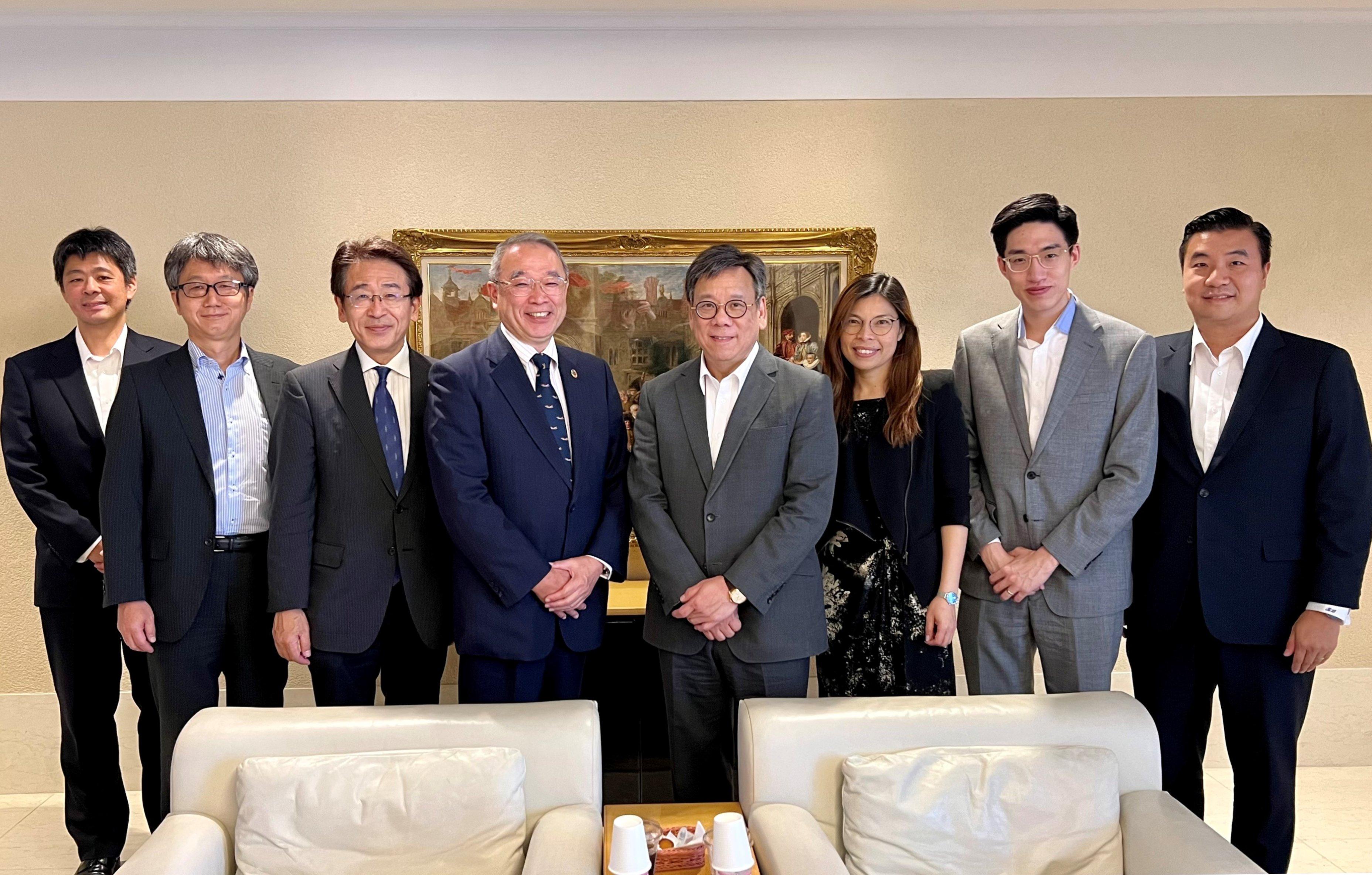 The Secretary for Commerce and Economic Development, Mr Algernon Yau (fourth right), visits NEC Corporation (NEC), a renowned multinational information technology and electronics company, in Tokyo, Japan, today (June 20) and meets with the Executive Advisor of NEC and Vice Chair of Keidanren (Japan Business Federation), Dr Nobuhiro Endo (fourth left), to exchange views on enhancing business co-operation between Hong Kong and Japan. The Principal Hong Kong Economic and Trade Representative (Tokyo), Miss Winsome Au (third right), also attends the meeting.