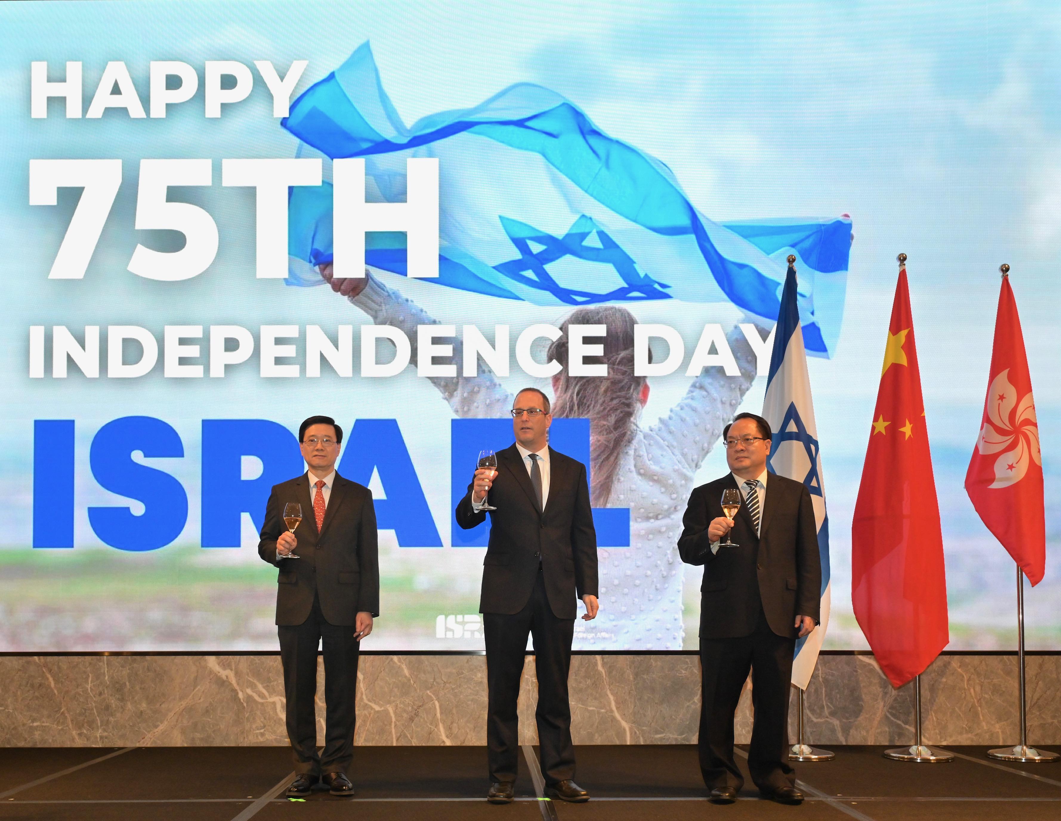 The Chief Executive, Mr John Lee, attended the reception in celebration of the 75th Independence Day of the State of Israel today (June 20). Photo shows (from left) Mr Lee; the Consul General of the State of Israel in Hong Kong, Mr Amir Laty; and Deputy Commissioner of the Office of the Commissioner of the Ministry of Foreign Affairs of the People's Republic of China in the Hong Kong Special Administrative Region Mr Pan Yundong, at the reception.
