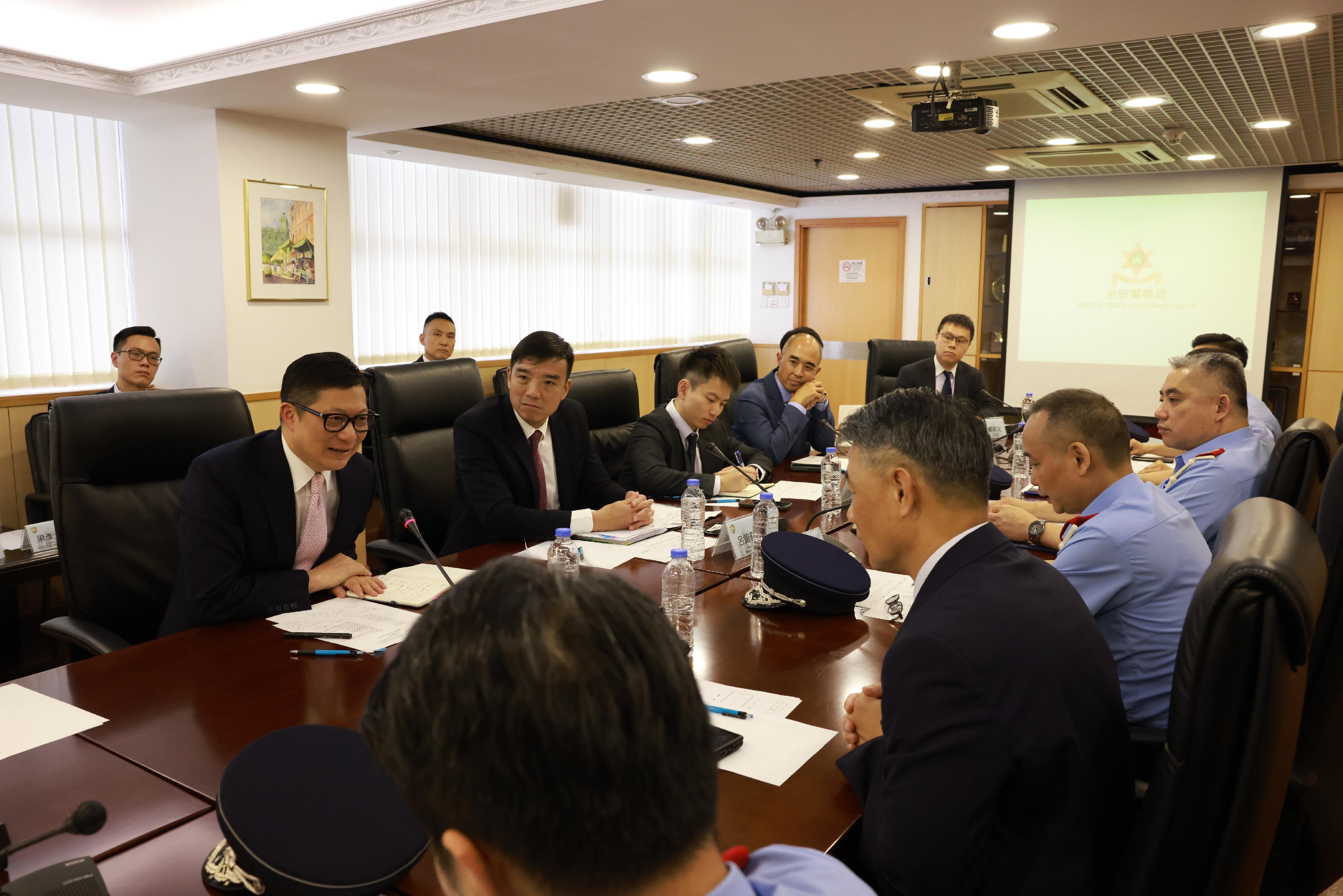 The Secretary for Security, Mr Tang Ping-keung, arrived in Macao this morning (June 20) to start his two-day visit to the Guangdong-Hong Kong-Macao Greater Bay Area and call on public security units there. Photo shows Mr Tang (first left) calling on the Public Security Police Force of Macao.