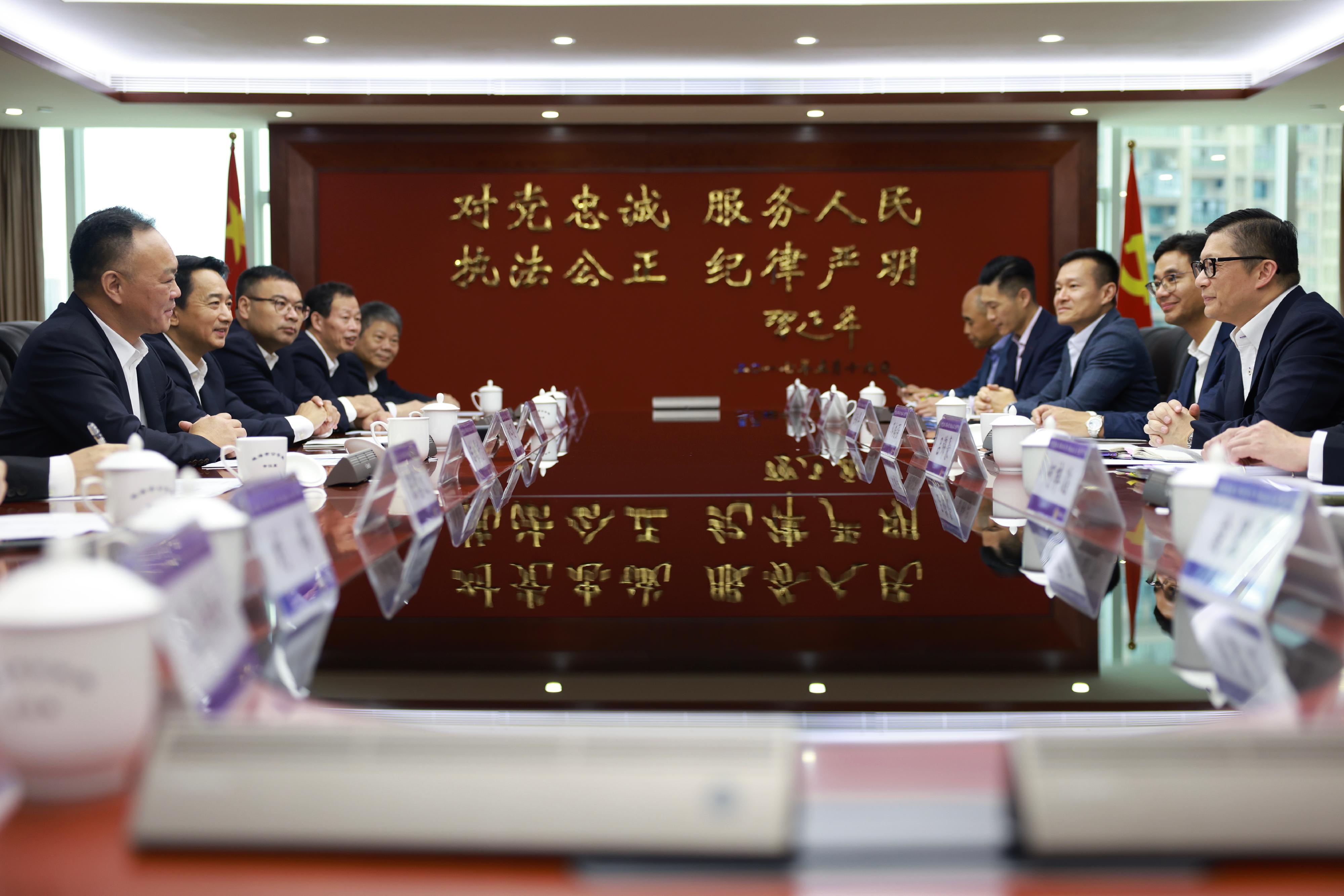 The Secretary for Security, Mr Tang Ping-keung, visited Zhuhai and Jiangmen today (June 21) to continue his visit to the Guangdong-Hong Kong-Macao Greater Bay Area. Photo shows Mr Tang (first right) meeting with the Zhuhai Municipal Public Security Bureau.