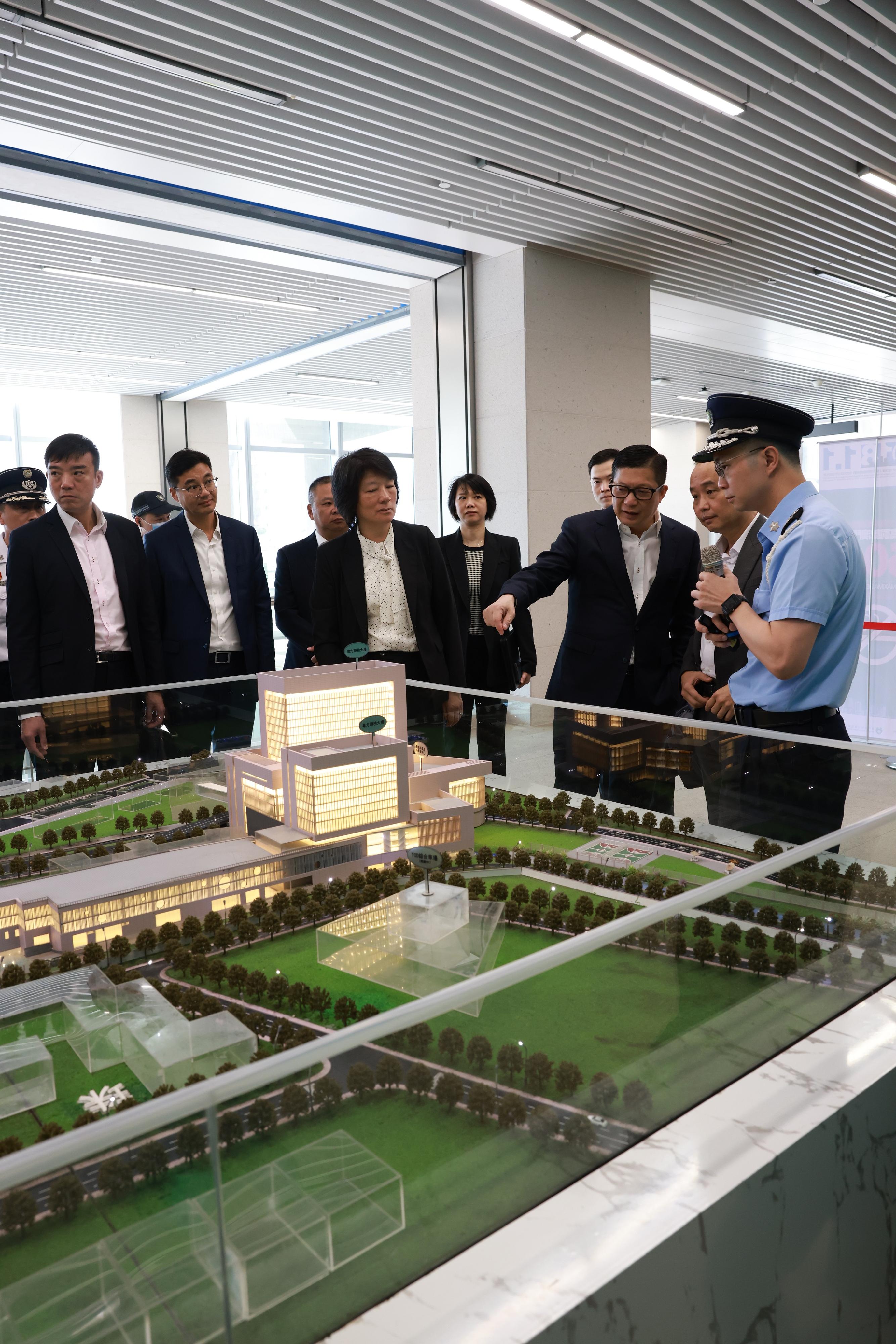 The Secretary for Security, Mr Tang Ping-keung, visited Zhuhai and Jiangmen today (June 21) to continue his visit to the Guangdong-Hong Kong-Macao Greater Bay Area. Photo shows Mr Tang (third right) visiting Qingmao Port in Macao to learn about the latest clearance mode.