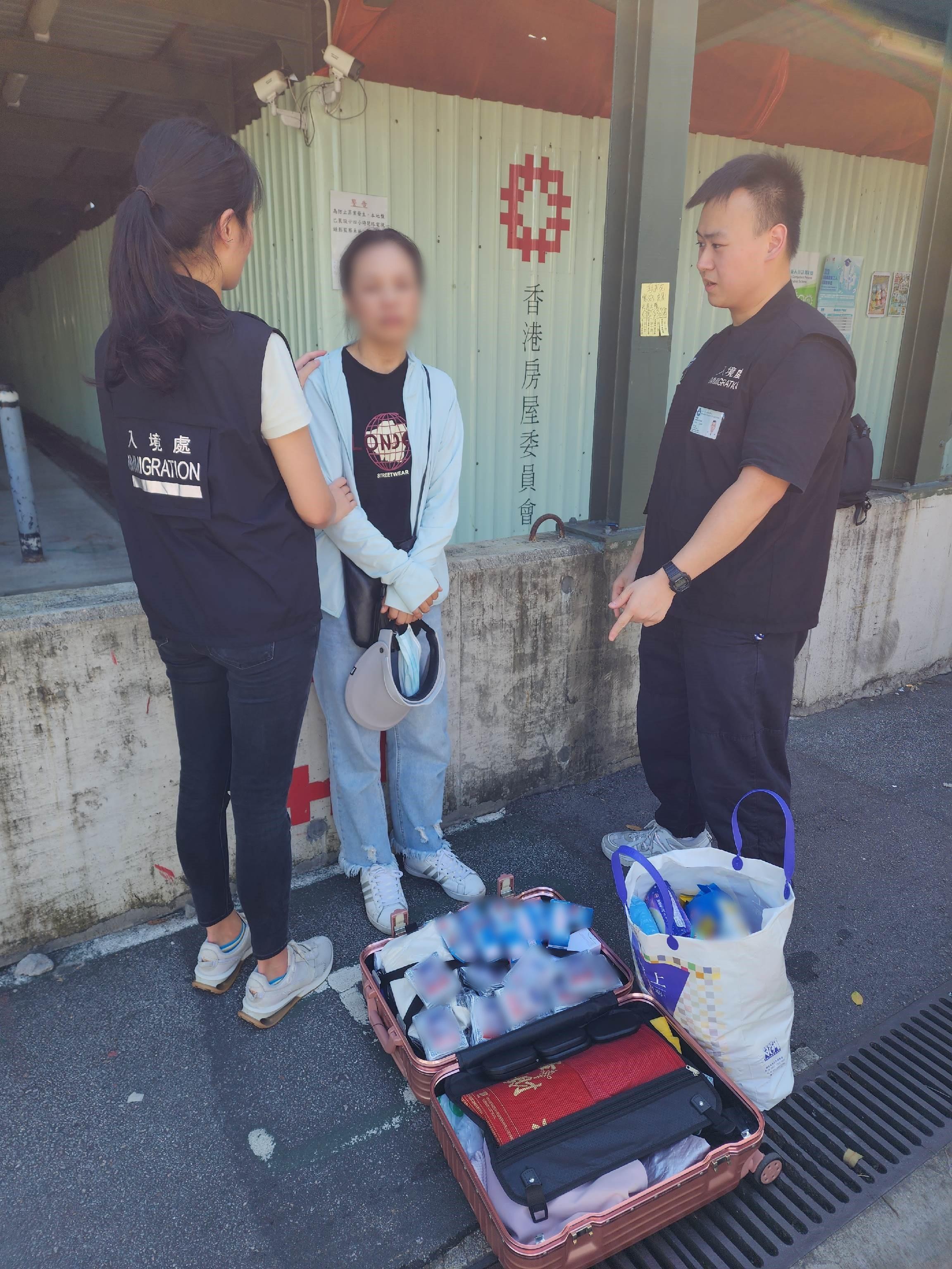 The Immigration Department mounted a series of territory-wide anti-illegal worker operations codenamed "Lightshadow" and "Twilight", and joint operations with the Hong Kong Police Force codenamed "Windsand" for two consecutive days from June 19 to yesterday (June 20). Photo shows a Mainland visitor involved in suspected parallel trading activities with her goods.