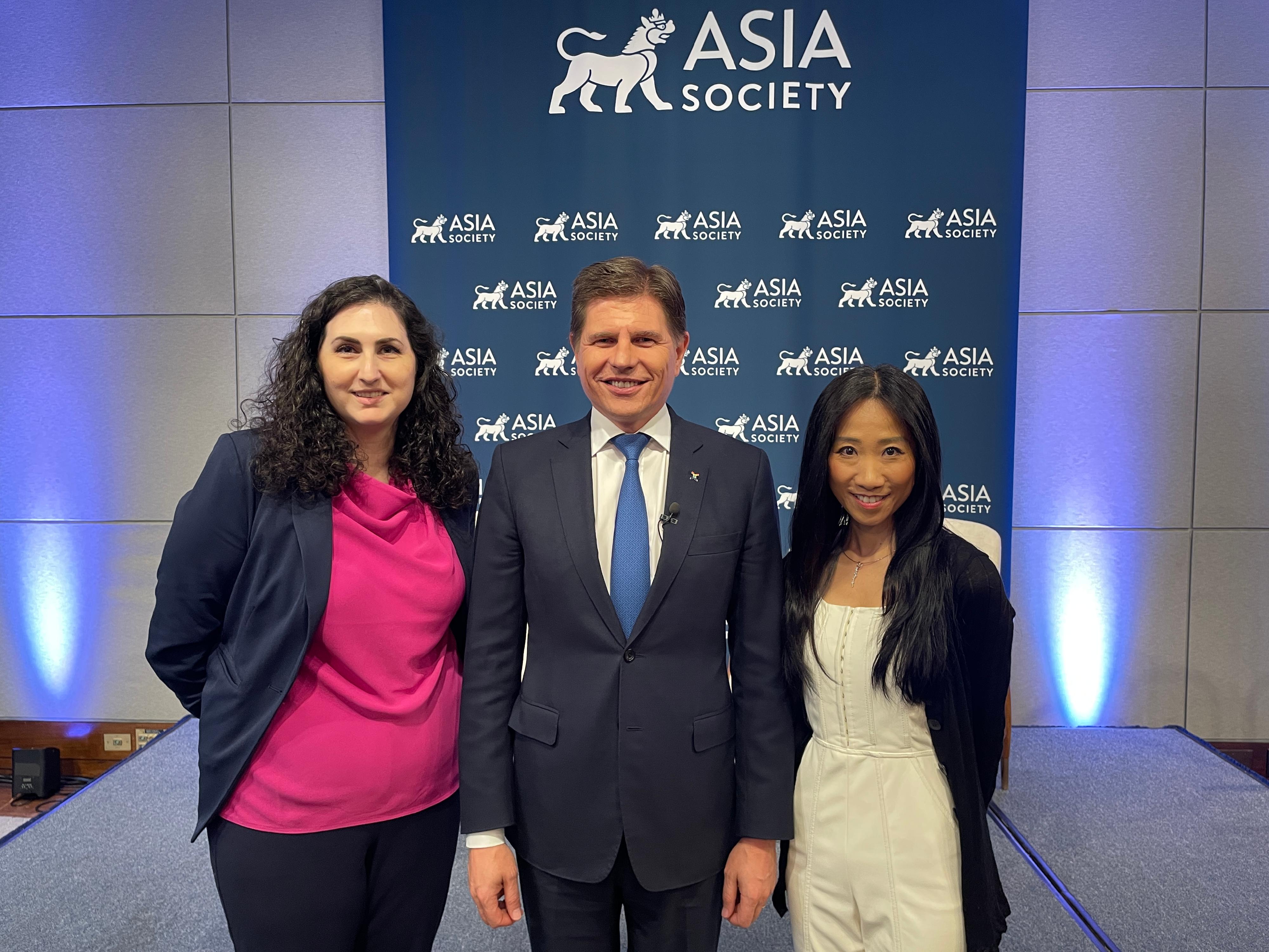 Photo shows the Director of the Hong Kong Economic and Trade Office in New York, Ms Candy Nip (right) with the Executive Director and Chief Executive Officer of the Hong Kong Exchanges and Clearing Limited, Mr Nicolas Aguzin (centre) and the Chief Operating Officer of the Asia Society, Ms Debra Eisenman (left).