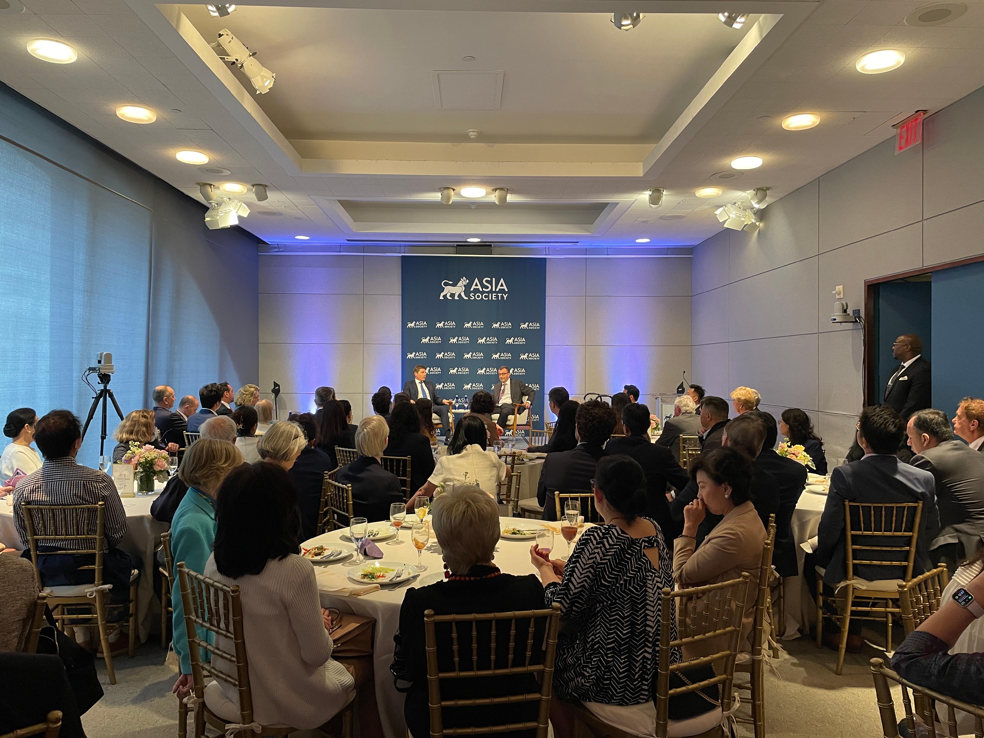 In collaboration with the Hong Kong Economic and Trade Office in New York, the Asia Society organised a luncheon with the Executive Director and Chief Executive Officer of the Hong Kong Exchanges and Clearing Limited, Mr Nicolas Aguzin (left), as the featured speaker.