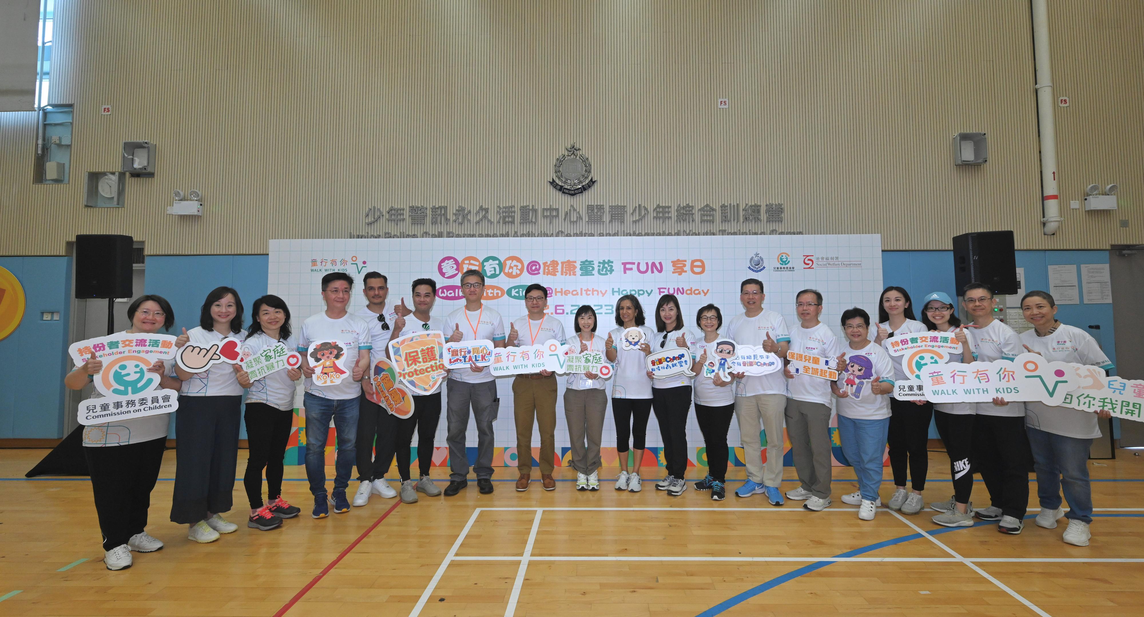 The Commission on Children, the Hong Kong Police Force and the Social Welfare Department today (June 22) jointly held the Walk with Kids@Healthy Happy FUNday at the Junior Police Call Permanent Activity Centre and Integrated Youth Training Camp at Pat Heung. Parents and children joined a variety of interactive games and activities, thereby enhancing their awareness on the importance of physical and mental health. Photo shows (from seventh left) the Commissioner of Police, Mr Siu Chak-yee; the Secretary for Labour and Welfare, Mr Chris Sun; the Director of Social Welfare, Miss Charmaine Lee, and non-official members of the Commission on Children. Group sharing sessions after the activities were moderated by non-official members.