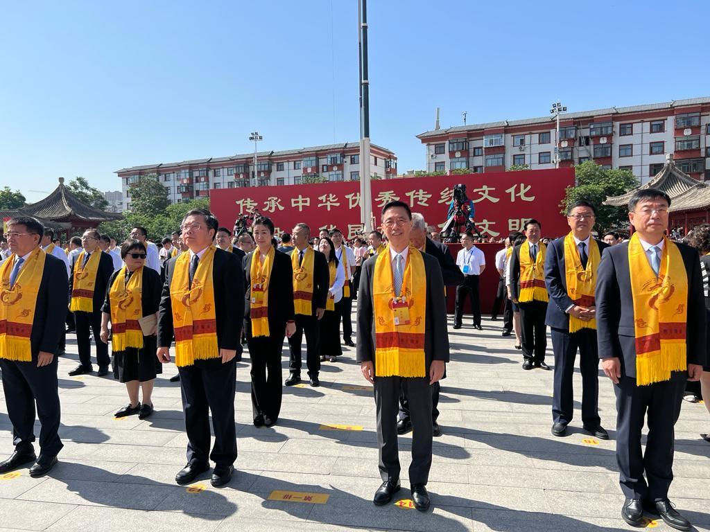 The Secretary for Culture, Sports and Tourism, Mr Kevin Yeung, today (June 22) attended the Public Fuxi Commemoration Ceremony 2023 in Tianshui City in Gansu Province on behalf of the Hong Kong Special Administrative Region Government. Photo shows Mr Yeung (first row, second right) joining the Ceremony.