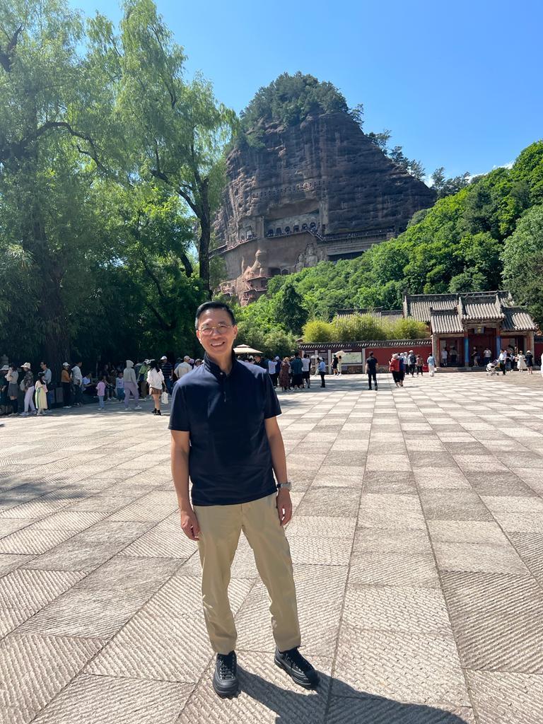 The Secretary for Culture, Sports and Tourism, Mr Kevin Yeung, today (June 22) visited one of the four major grottoes in China, Maijishan Grottoes, which receives worldwide acclaim for its clay sculptures.