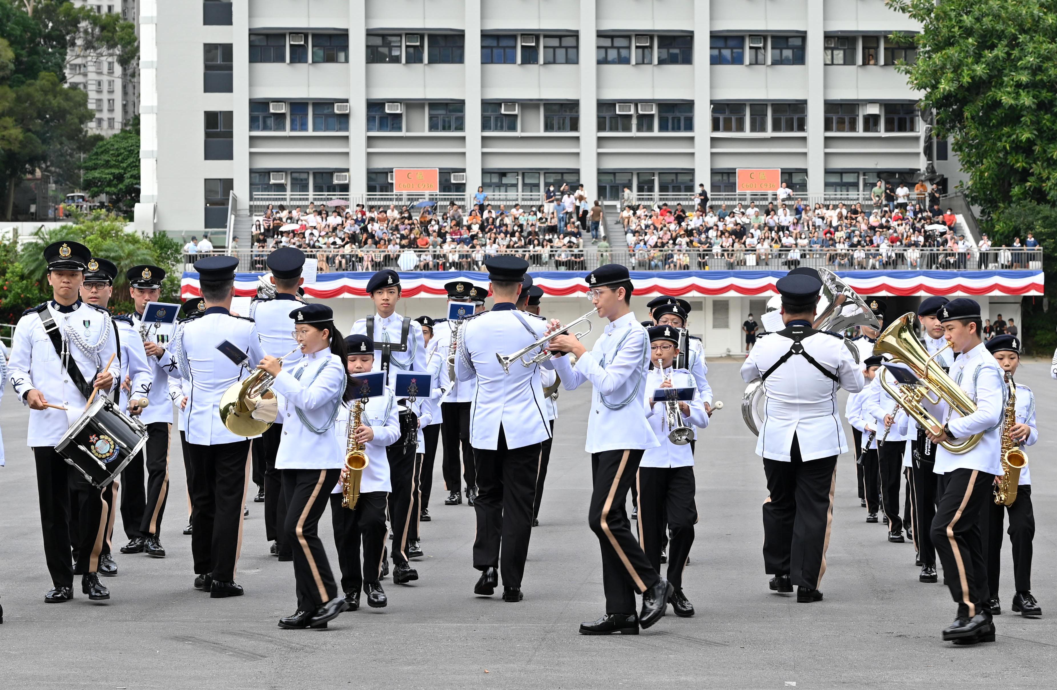 警察乐队少年团今日（六月二十四日）首次配合警察乐队，在香港警察学院结业会操上作花式步操音乐演出。