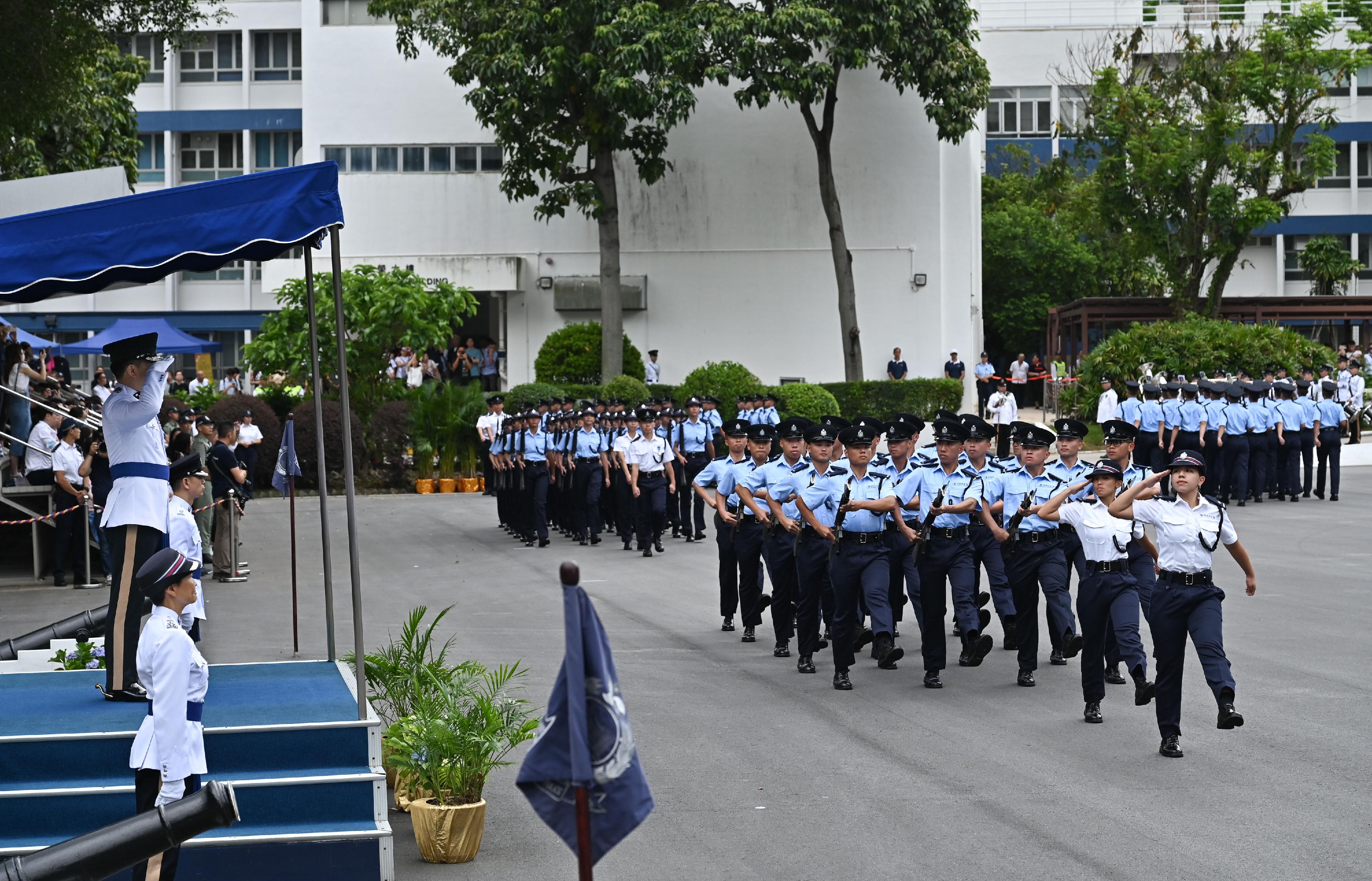 The Deputy Commissioner of Police (Operations), Mr Yuen Yuk-kin, today (June 24) inspects a passing-out parade of 32 probationary inspectors and 110 recruit police constables at the Hong Kong Police College.