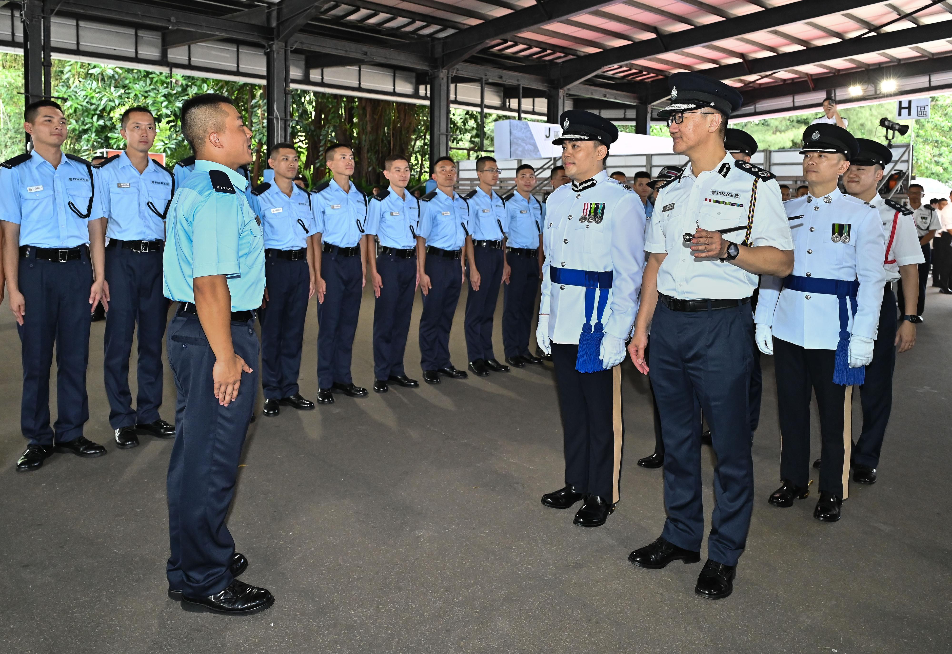 The Commissioner of Police, Mr Siu Chak-yee (third right) and the Deputy Commissioner of Police (Operations), Mr Yuen Yuk-kin (fourth right), meet graduates after the passing-out parade held at the Hong Kong Police College today (June 24).