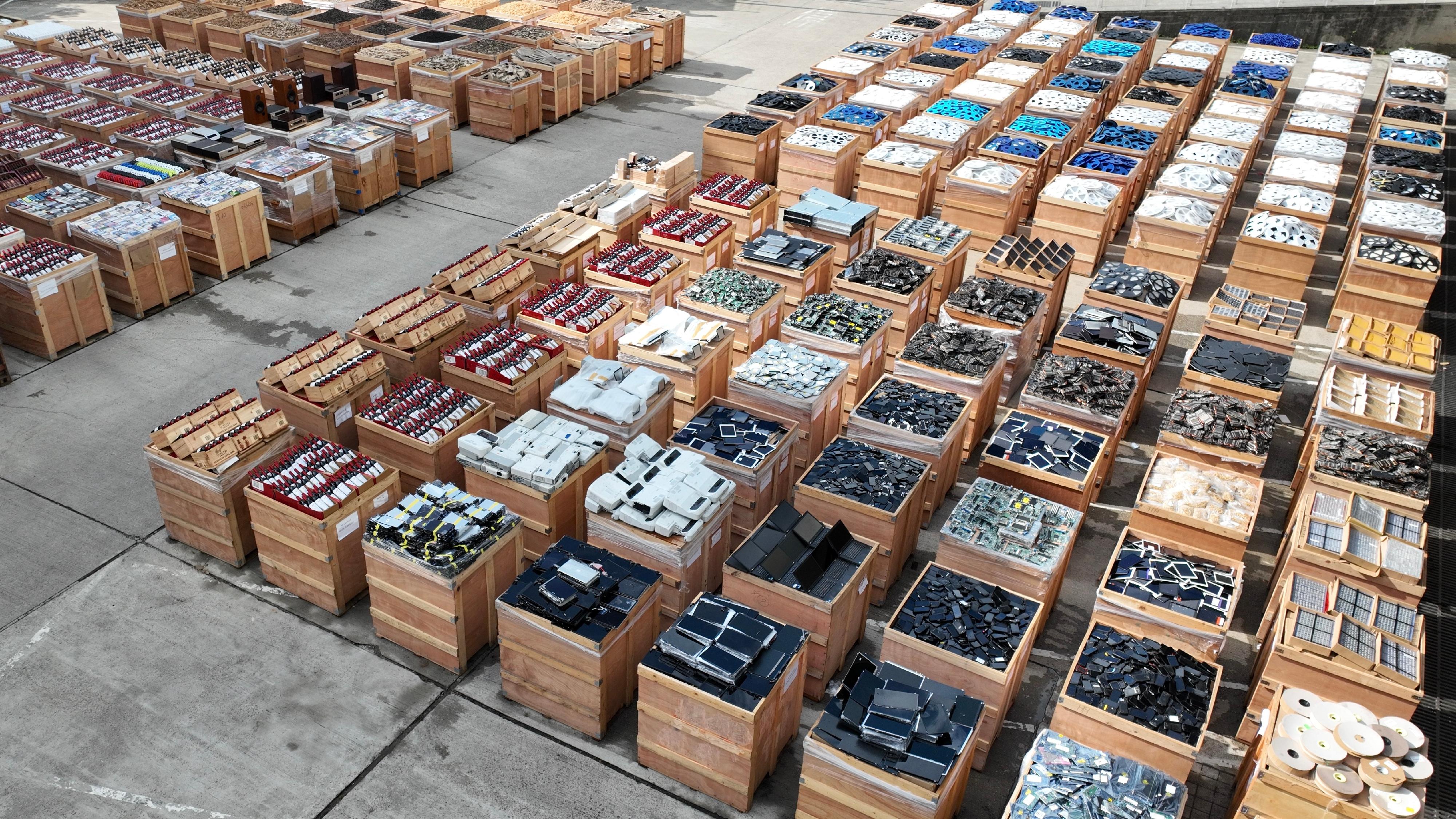 ​Hong Kong Customs on June 13 detected a suspected case of an ocean-going vessel being used to smuggle goods to the Mainland via Singapore at the Kwai Tsing Container Terminals. A large batch of suspected smuggled goods, including electronic goods, expensive food ingredients, table wines, music records and scheduled endangered species, with a total estimated market value of about $1.5 billion was seized. This is the largest smuggling case detected by Customs on record in terms of the seizure value. Photo shows some of the suspected smuggled goods seized.