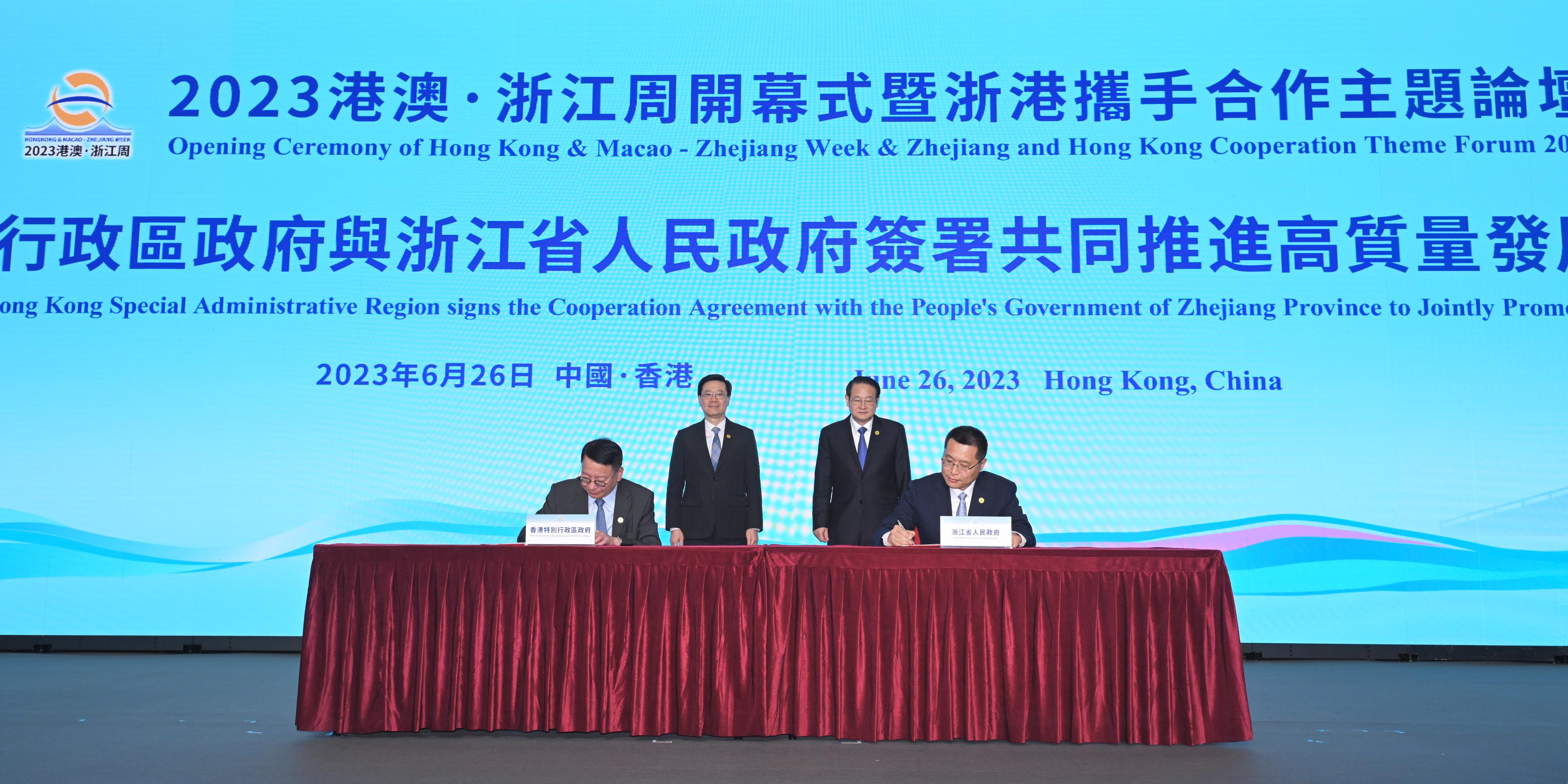 The Chief Executive, Mr John Lee, attended the Opening Ceremony of Hong Kong & Macao - Zhejiang Week & Zhejiang and Hong Kong Cooperation Theme Forum 2023 today (June 26). Photo shows the Chief Secretary for Administration, Mr Chan Kwok-ki (front row, left), and Vice Governor of the People's Government of Zhejiang Province Mr Lu Shan (front row, right), as witnessed by Mr Lee (back row, left), and the Secretary of the CPC Zhejiang Provincial Committee, Mr Yi Lianhong (back row, right), sign an agreement on co-operation between Hong Kong and Zhejiang.
