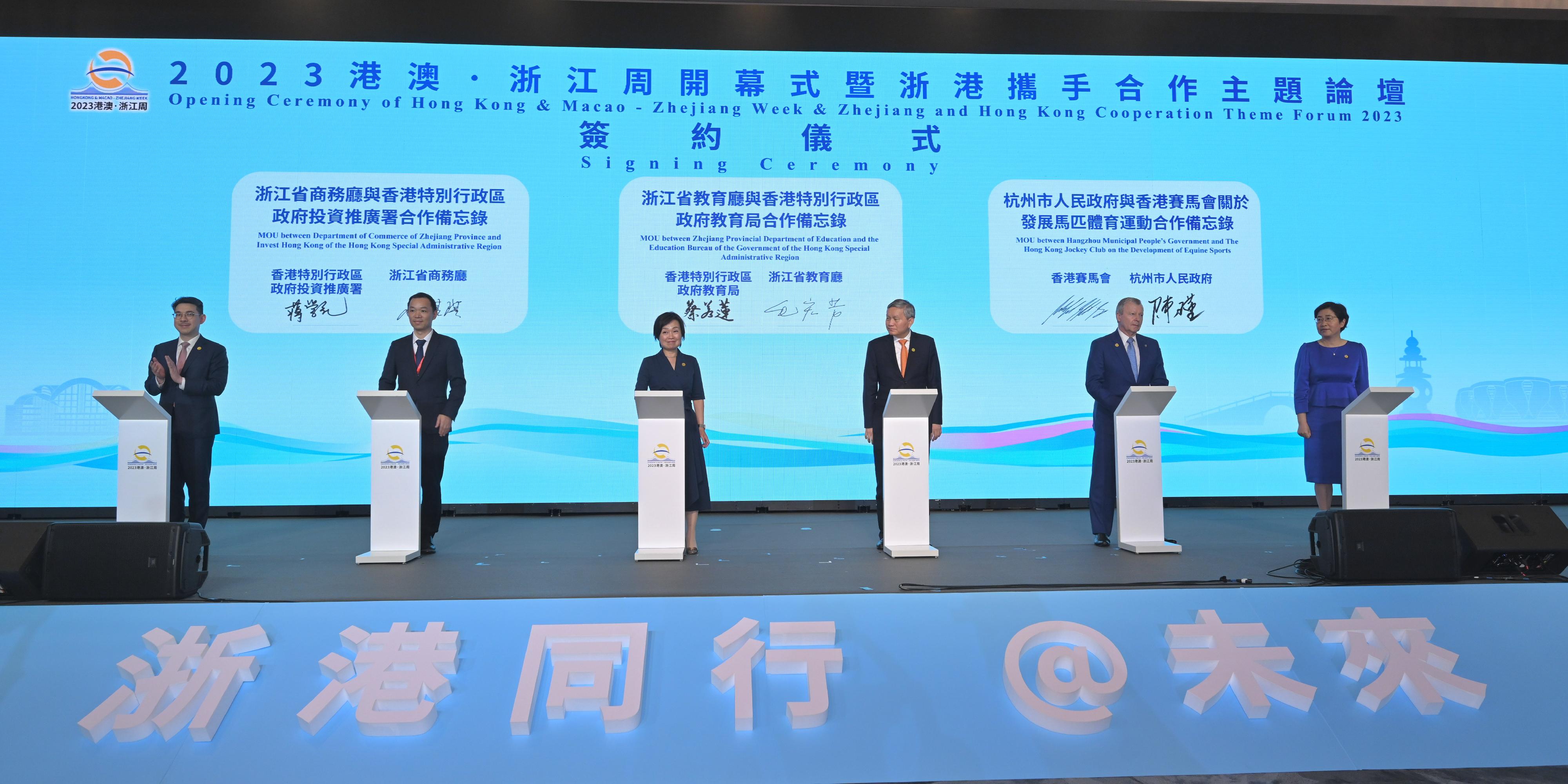 The Chief Executive, Mr John Lee, attended the Opening Ceremony of Hong Kong & Macao - Zhejiang Week & Zhejiang and Hong Kong Cooperation Theme Forum 2023 in Hong Kong today (June 26). Photo shows the signing of three co-operation agreements by government departments and an organisation of the two places at the opening ceremony.
