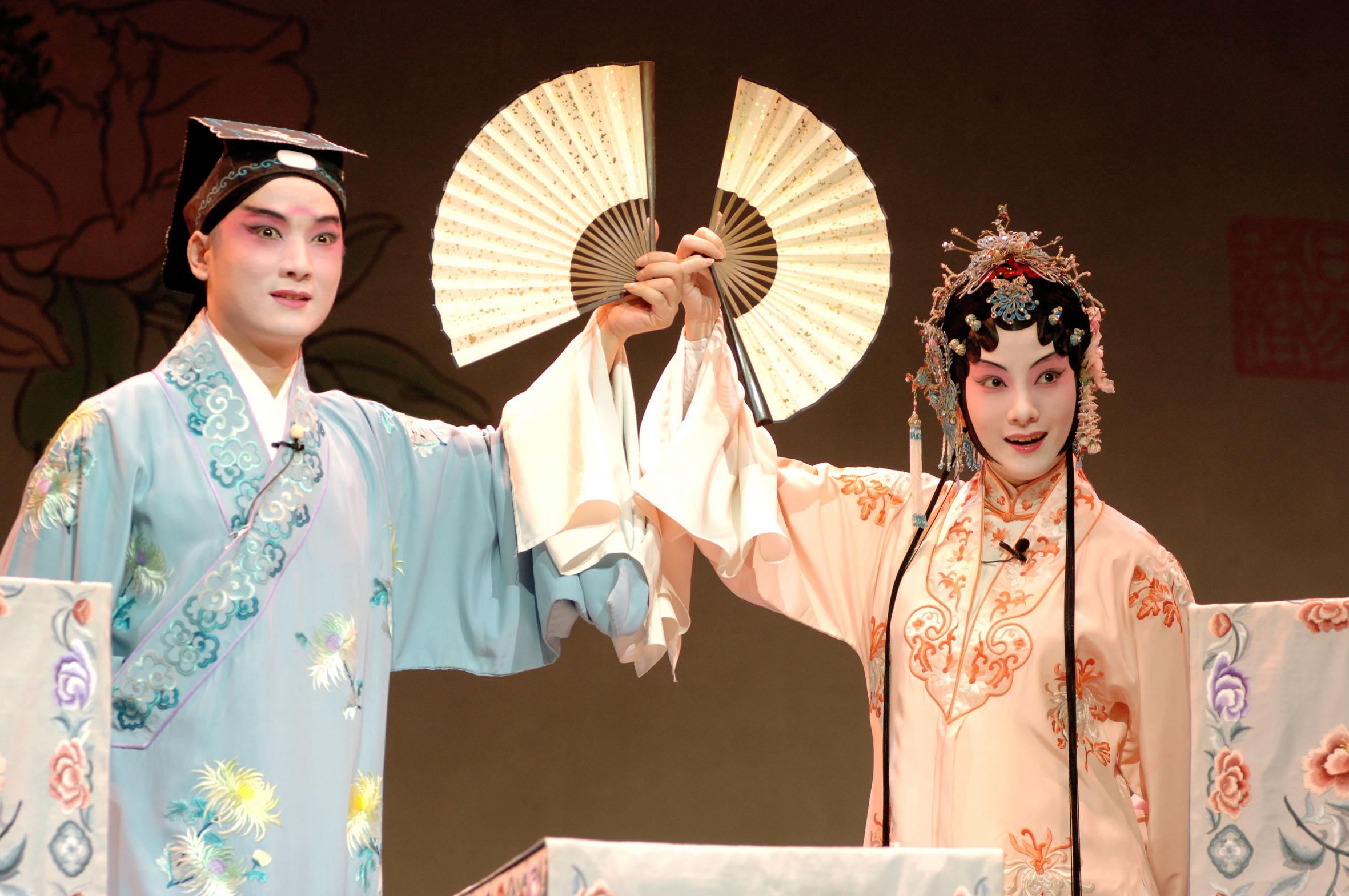 江蘇省蘇州崑劇院七月以原班陣容於中國戲曲節2023演出青春版《牡丹亭》。圖為下本〈世間情〉劇照。