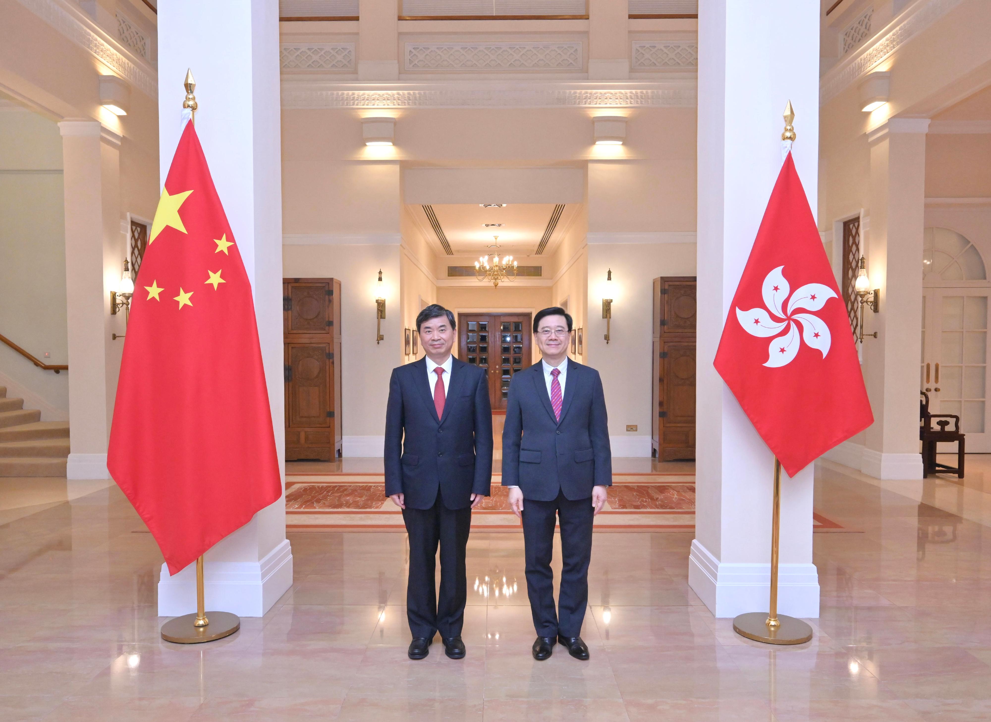 The Chief Executive, Mr John Lee (right), met with the Secretary of the CPC Fujian Provincial Committee, Mr Zhou Zuyi (left), at Government House today (June 27).
