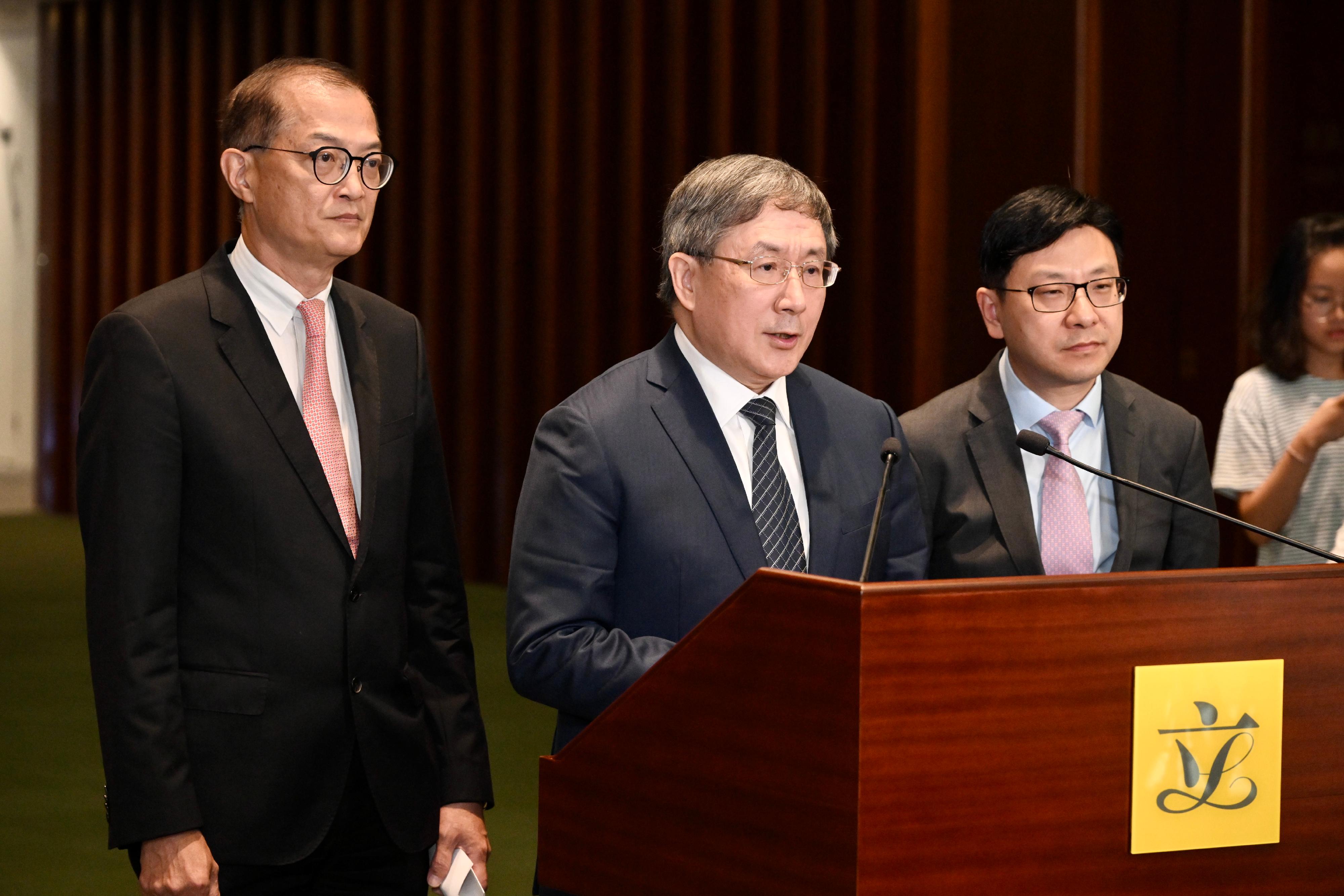 The Deputy Chief Secretary for Administration, Mr Cheuk Wing-hing (centre); the Secretary for Health, Professor Lo Chung-mau (left); and the Secretary for Labour and Welfare, Mr Chris Sun (right), meet the media after attending the Ante Chamber exchange session at the Legislative Council today (June 28).