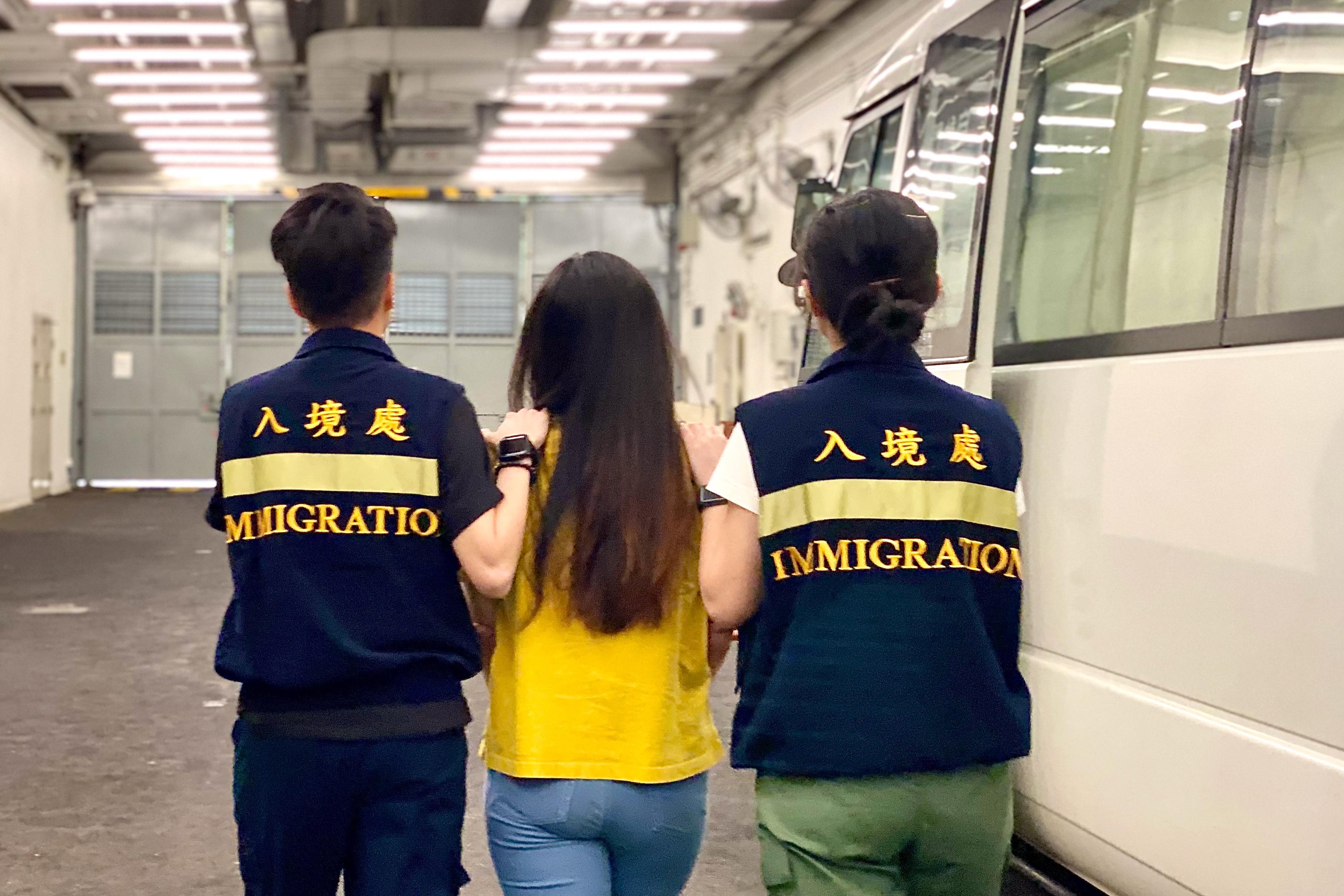 The Immigration Department (ImmD) carried out a repatriation operation today (June 28). A total of 33 Vietnamese illegal immigrants were repatriated to Vietnam. Photo shows a removee being escorted by ImmD officers to proceed from detention place to the airport.