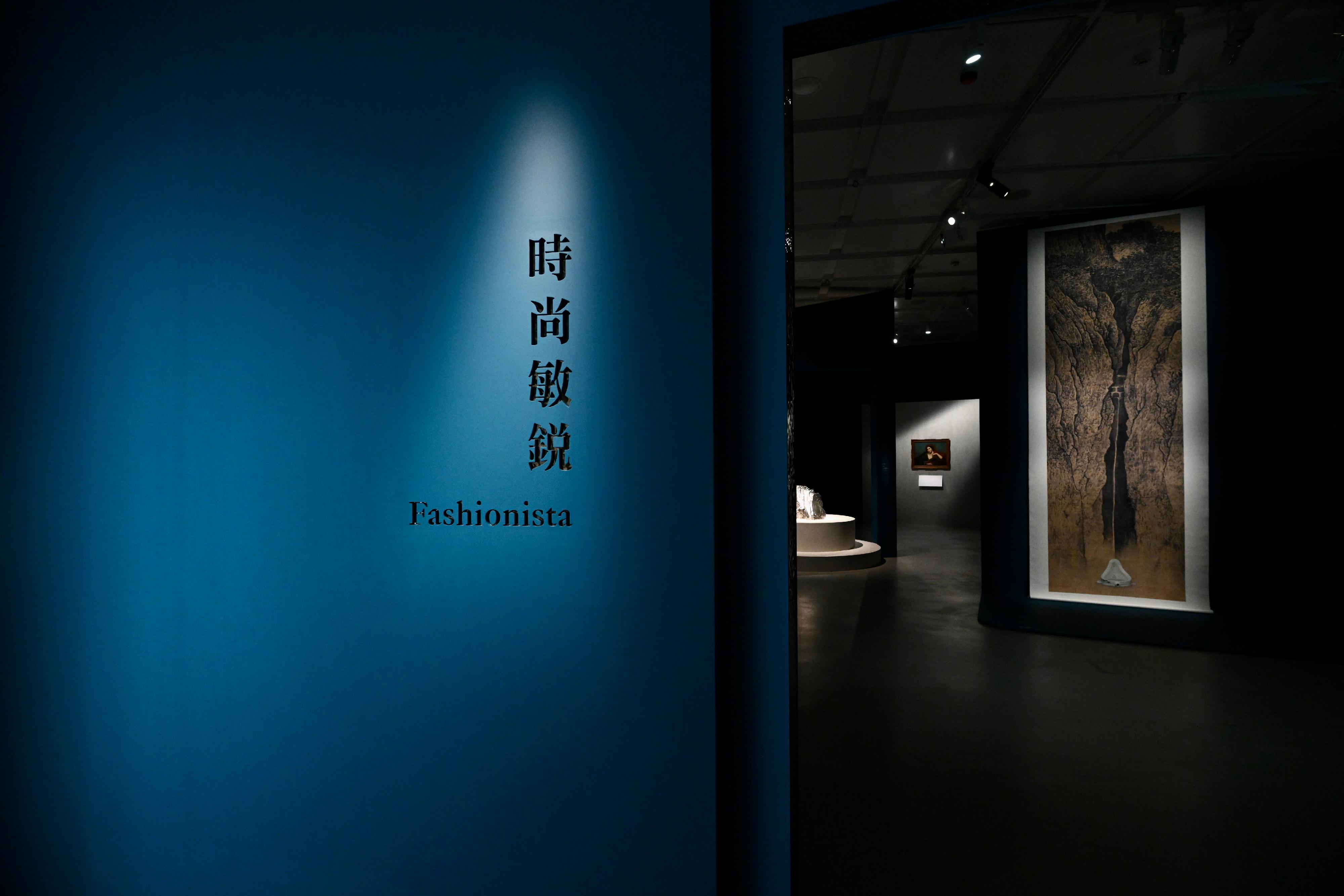 香港藝術館明日（六月三十日）起在香港藝術館舉行「好物有型——香港藝術館藏精品展」。圖示「時尚敏銳」展區內展出張衛的《泉．范寬vs杜尚》（2000）。

