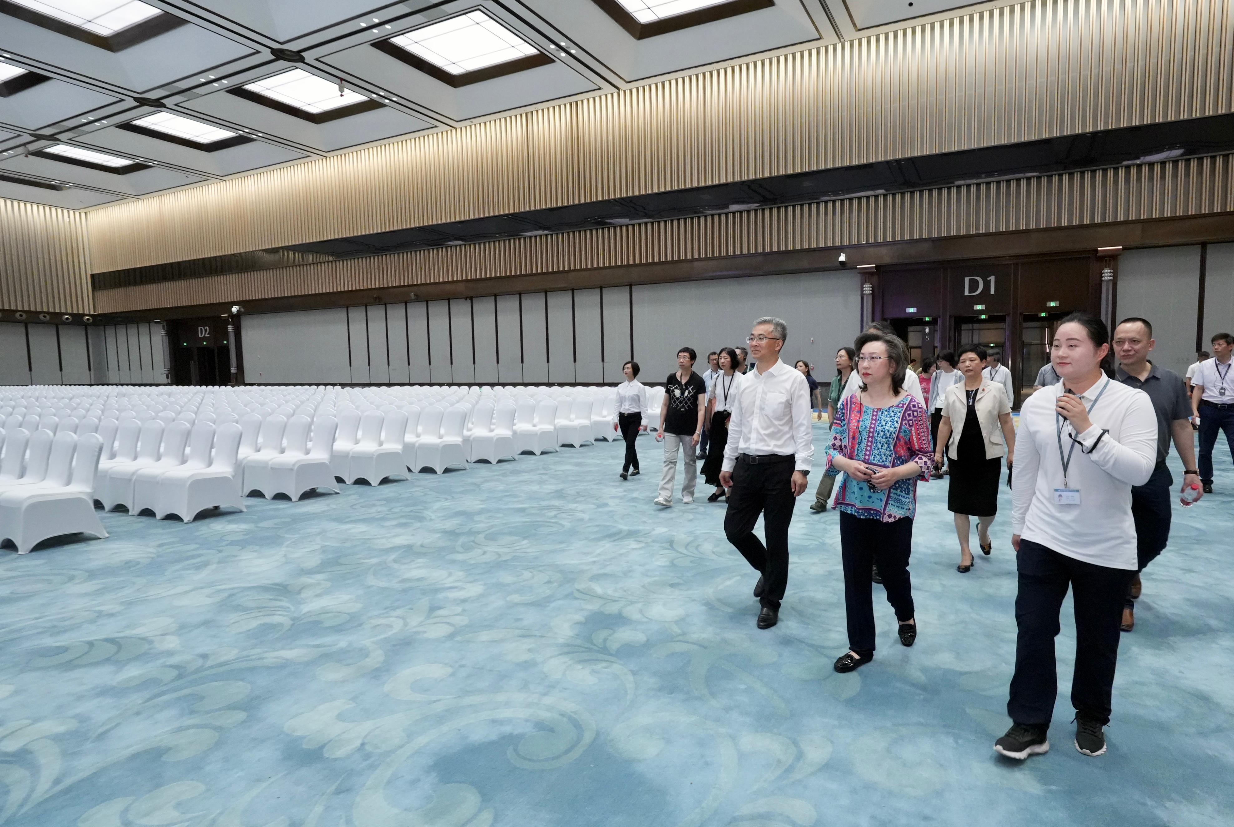 The Secretary for the Civil Service, Mrs Ingrid Yeung, and Permanent Secretaries and Heads of Departments today (June 29) visited the permanent site for the World Internet Conference in Wuzhen.