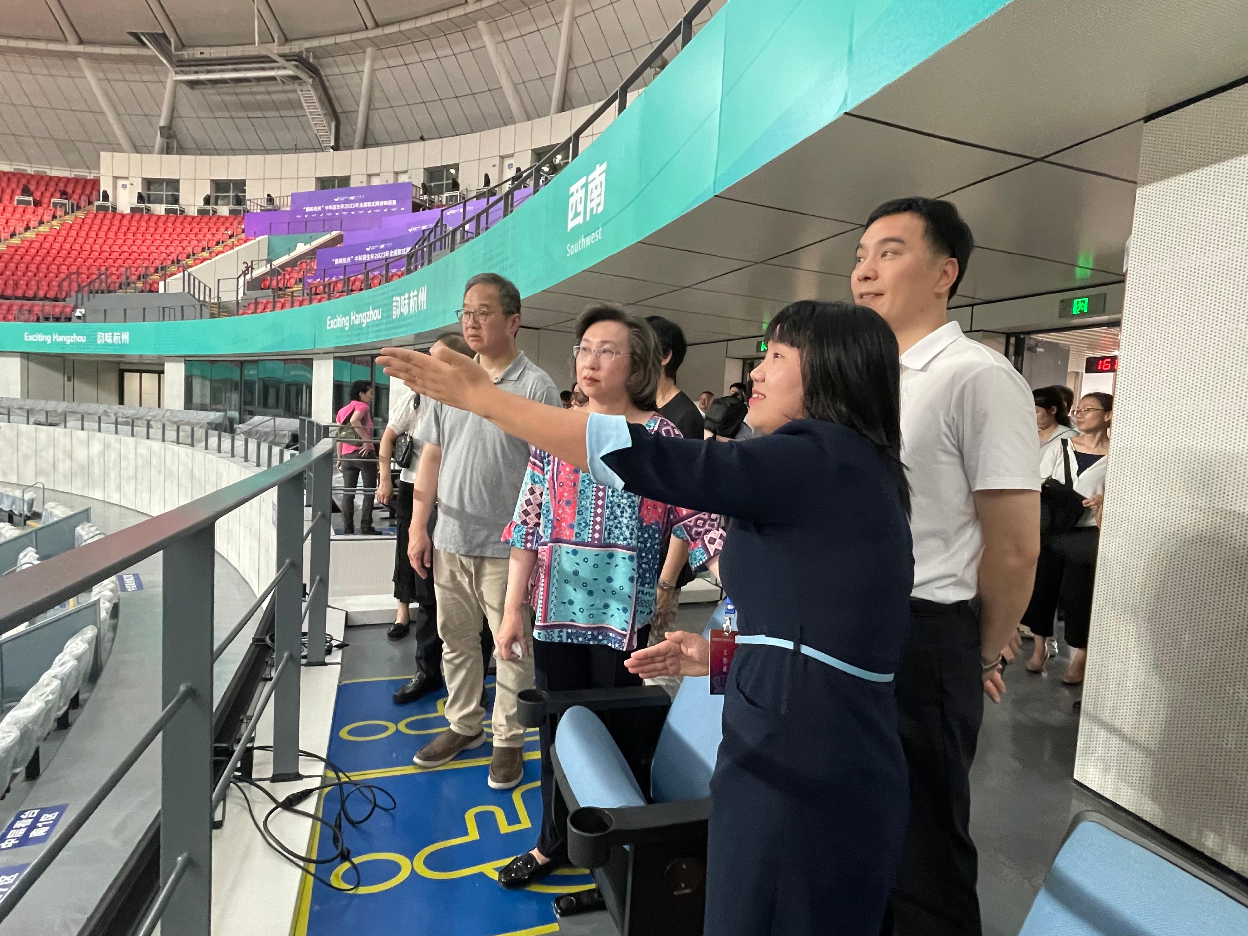 The Secretary for the Civil Service, Mrs Ingrid Yeung (second left), and Permanent Secretaries and Heads of Departments of the Hong Kong Special Administrative Region Government today (June 29) visited the Tennis Center Finals Hall in the Hangzhou Olympic Sports Center, a venue for the 19th Asian Games Hangzhou. Looking on is the Permanent Secretary for Culture, Sports and Tourism, Mr Joe Wong (first left).